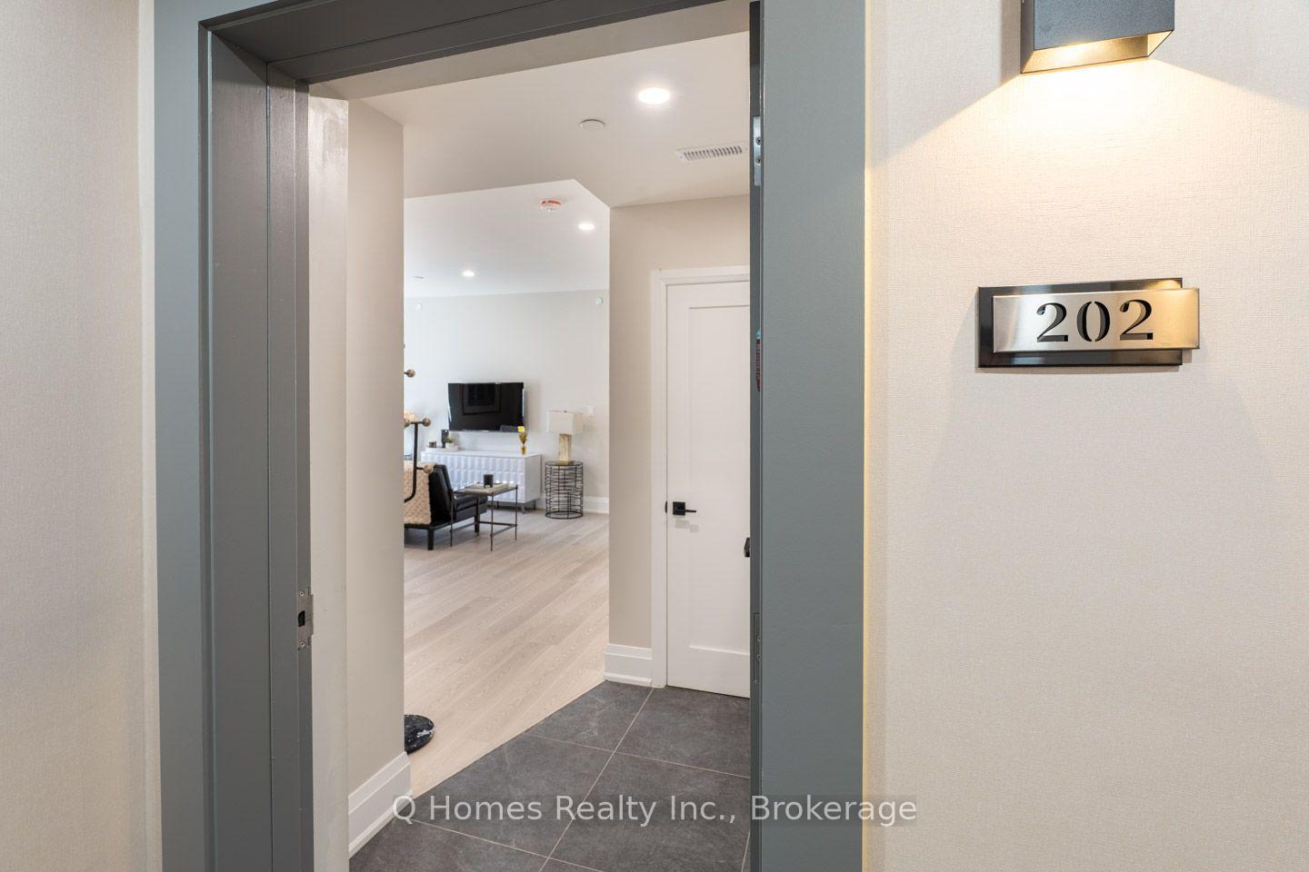 Photo 7 of Unit 202, 1725 Bathurst Street, Toronto, Forest Hill South — HOMEH
