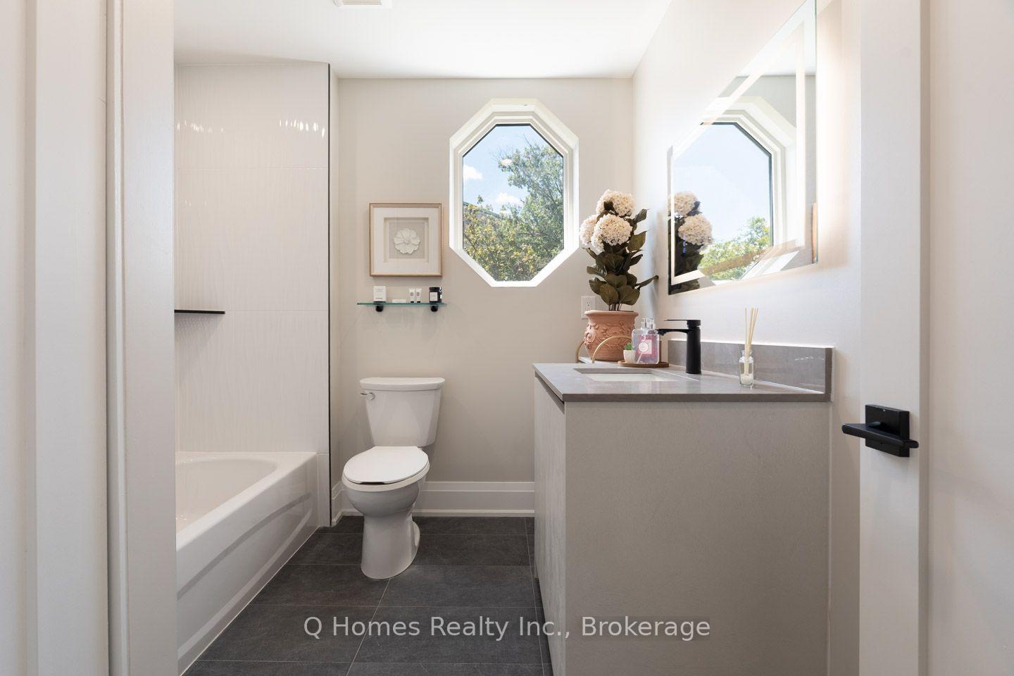 Photo 31 of Unit 202, 1725 Bathurst Street, Toronto, Forest Hill South — HOMEH