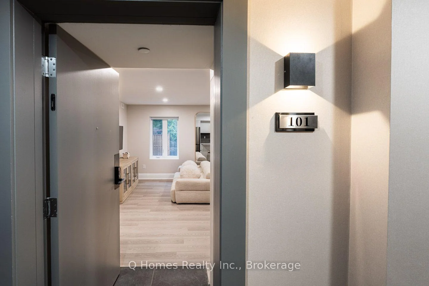 Photo 8 of Unit 202, 1725 Bathurst Street, Toronto, Forest Hill South — HOMEH