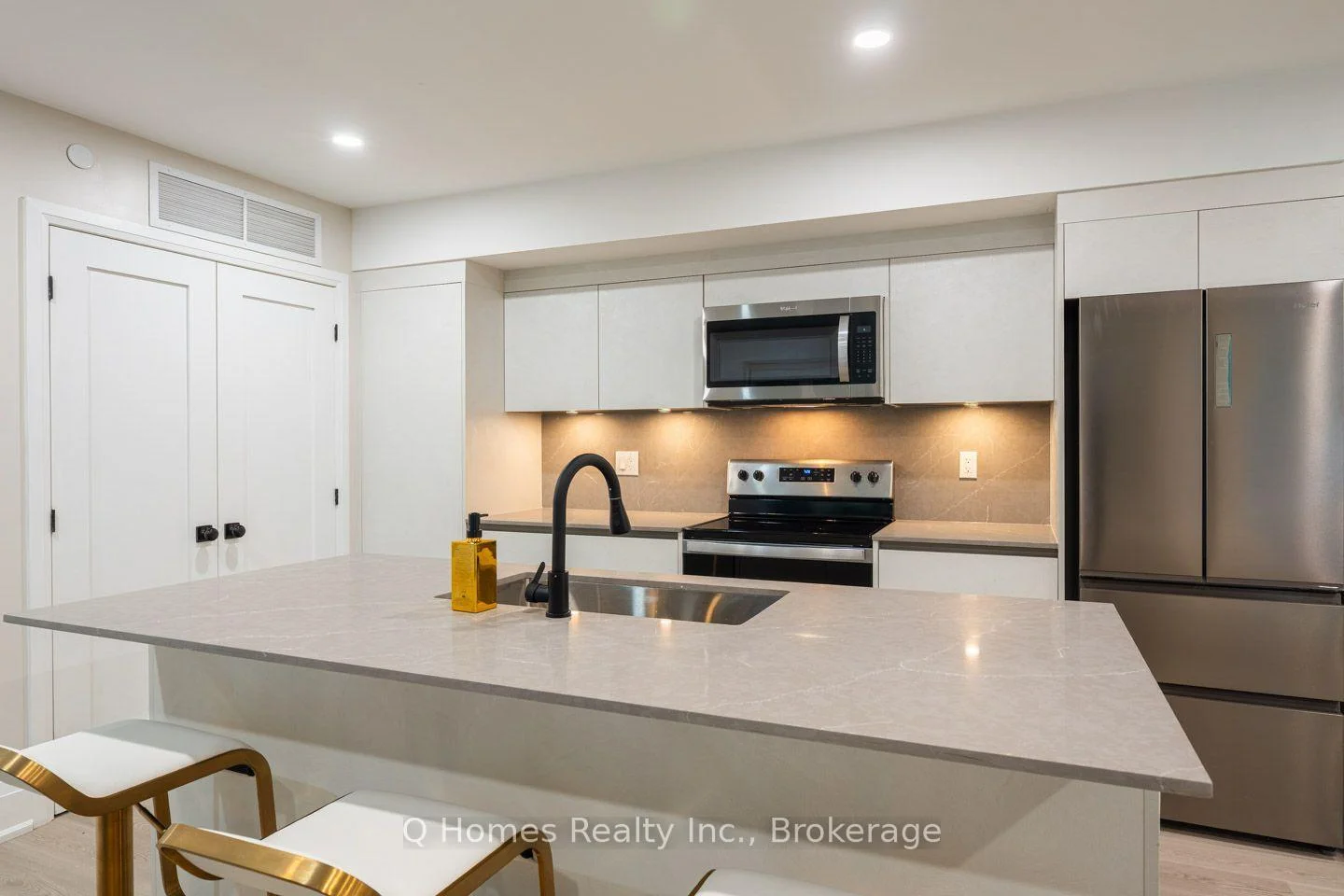 Photo 10 of Unit 202, 1725 Bathurst Street, Toronto, Forest Hill South — HOMEH