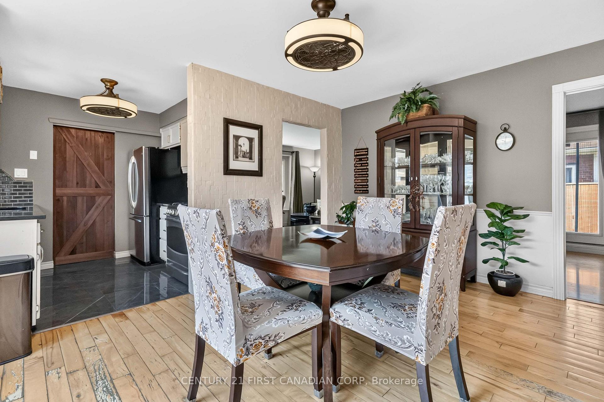 Photo 9 of 138 Harding Crescent, London, South Y — HOMEH