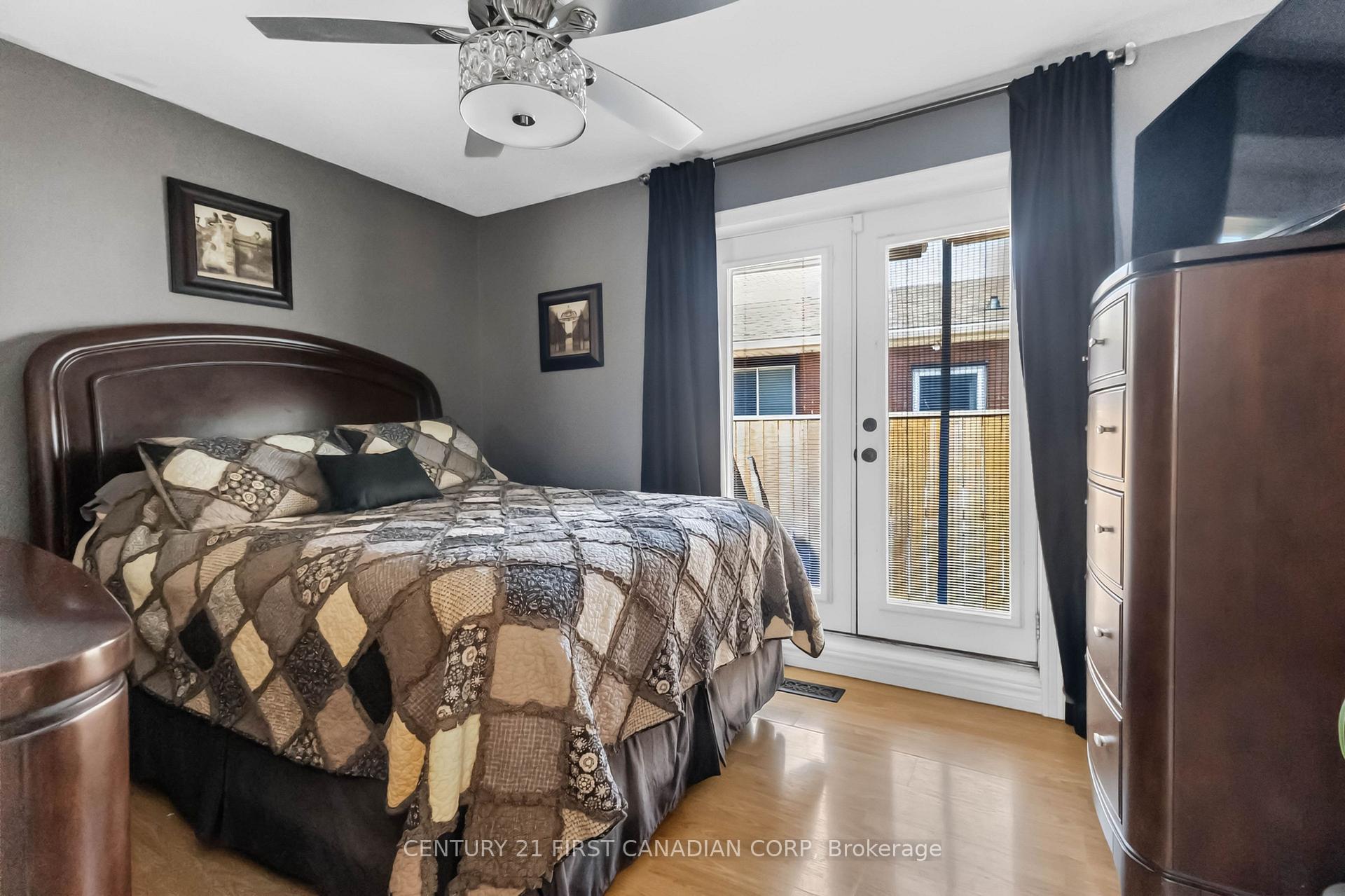 Photo 13 of 138 Harding Crescent, London, South Y — HOMEH