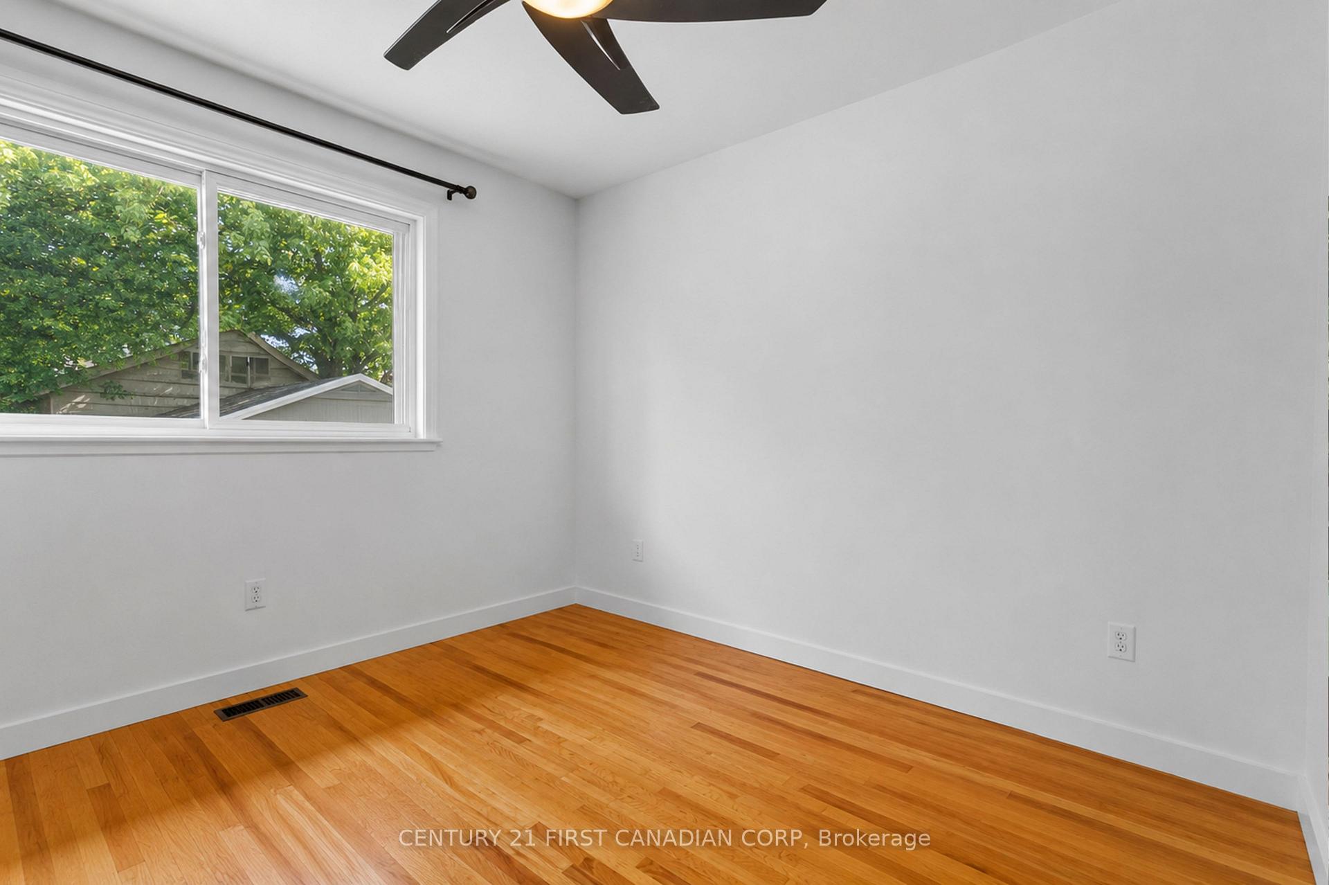 Photo 15 of 138 Harding Crescent, London, South Y — HOMEH