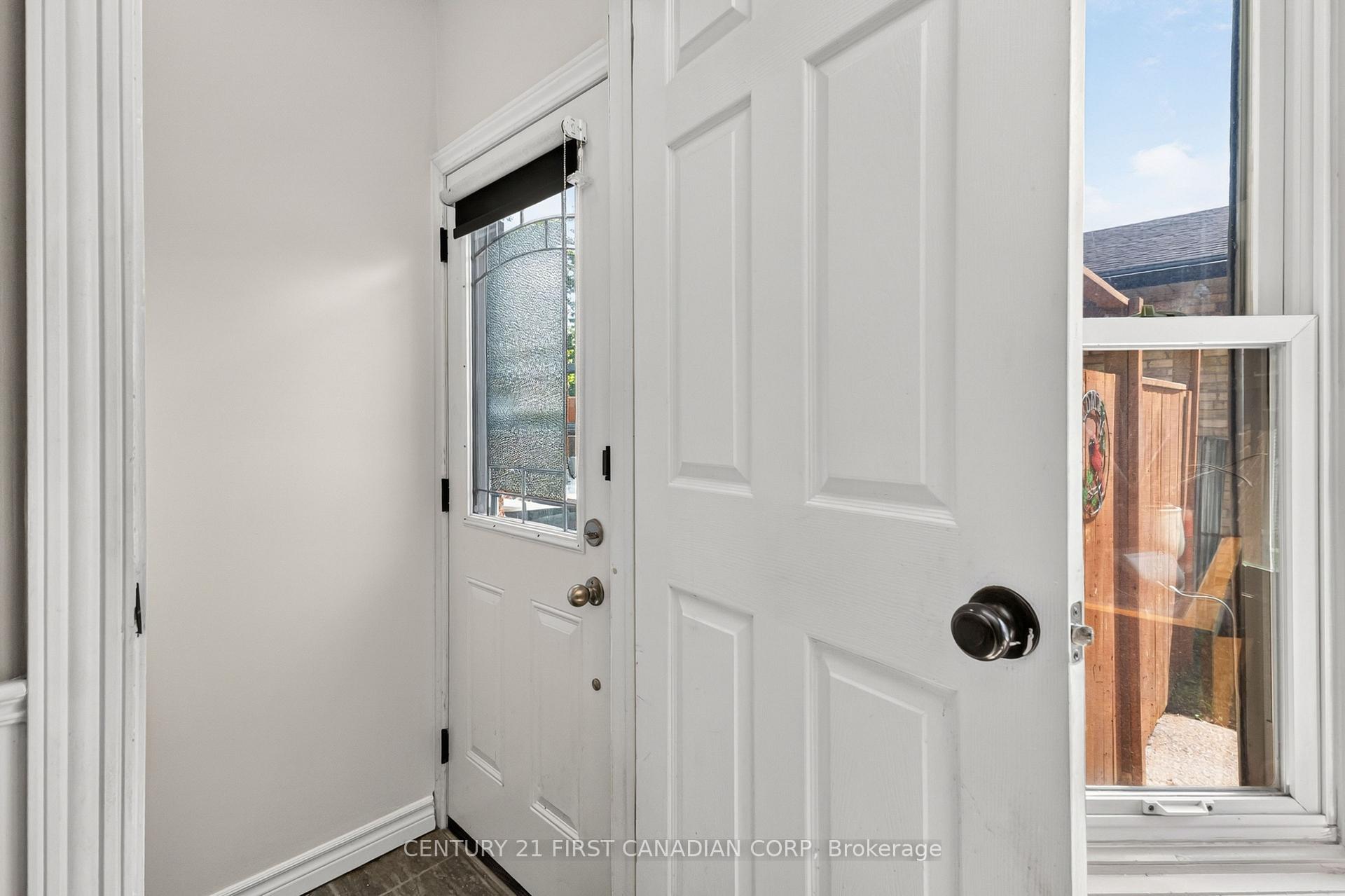 Photo 18 of 138 Harding Crescent, London, South Y — HOMEH