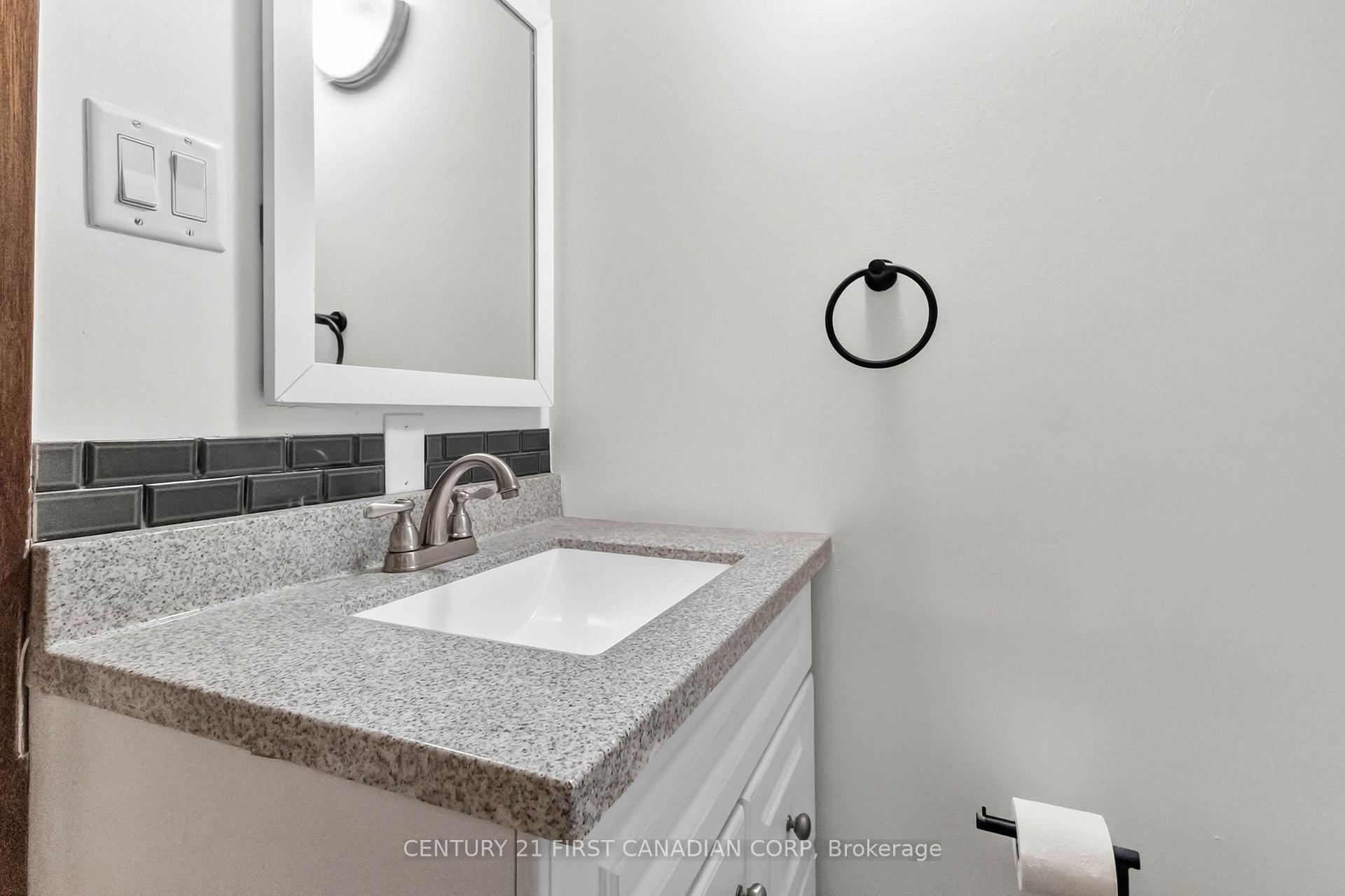 Photo 23 of 138 Harding Crescent, London, South Y — HOMEH
