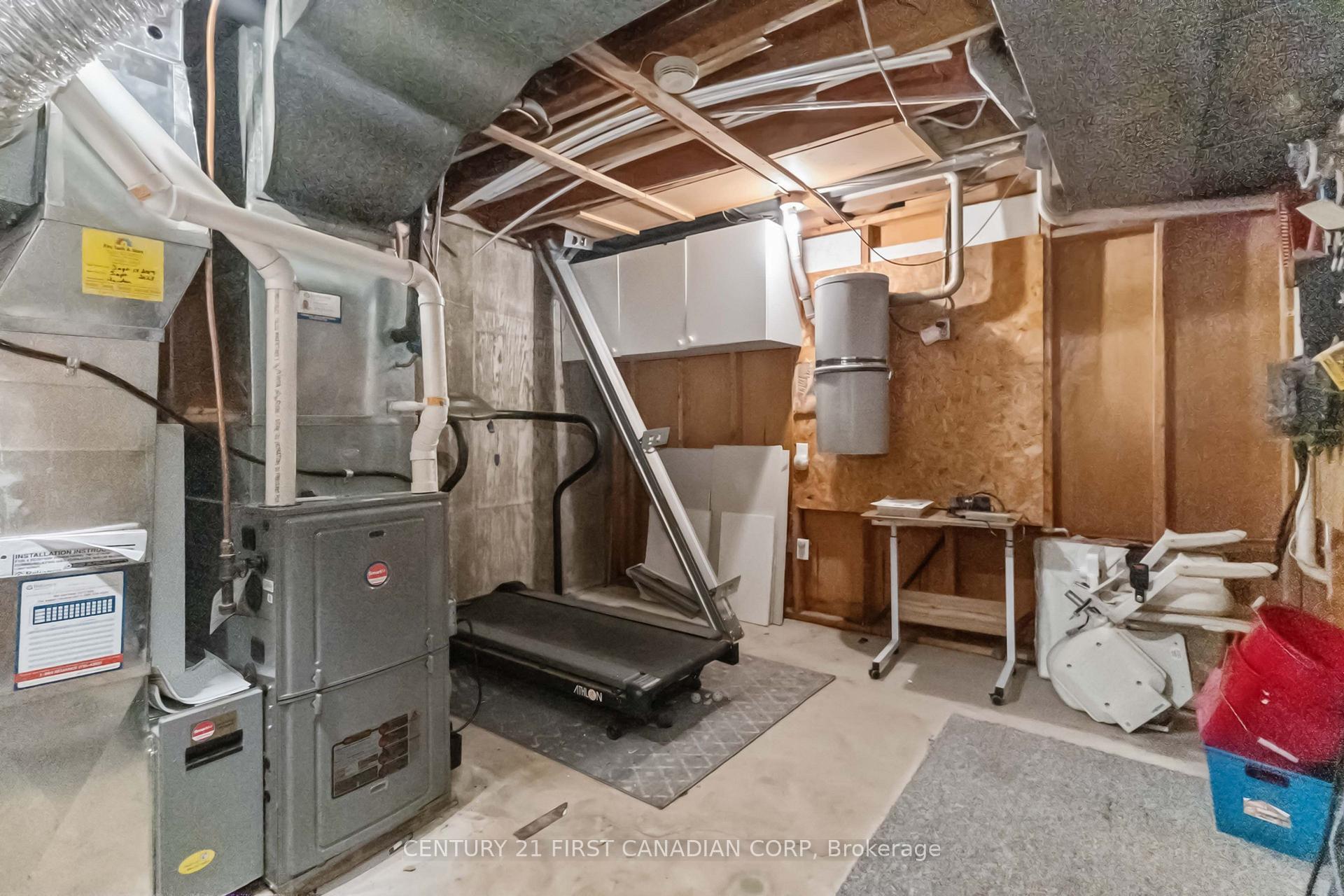 Photo 33 of 138 Harding Crescent, London, South Y — HOMEH