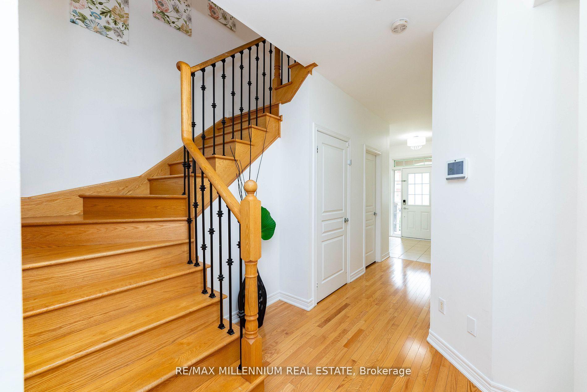 Photo 3 of 9 Pendulum Circle, Brampton, Sandringham-Wellington — HOMEH
