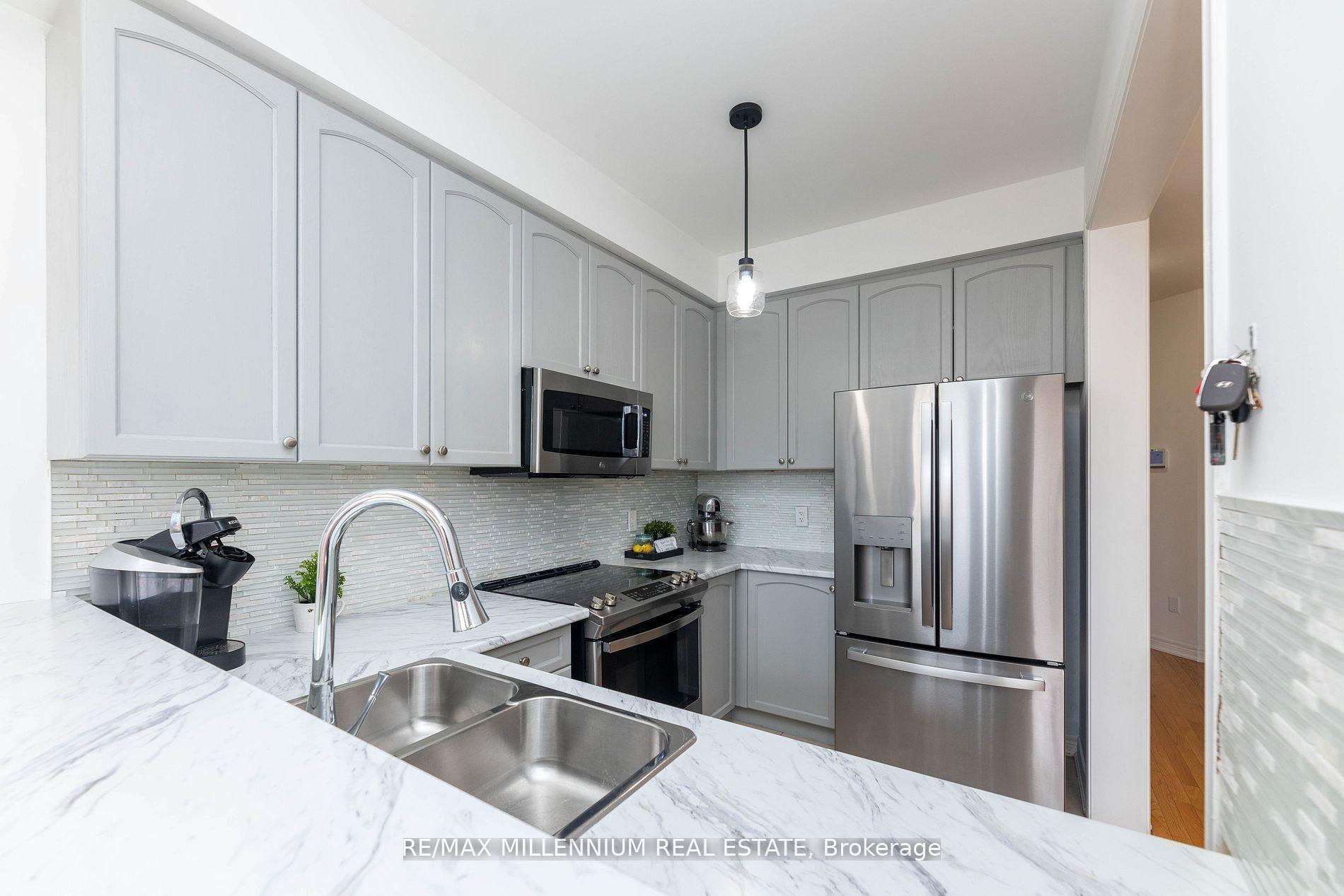 Photo 5 of 9 Pendulum Circle, Brampton, Sandringham-Wellington — HOMEH