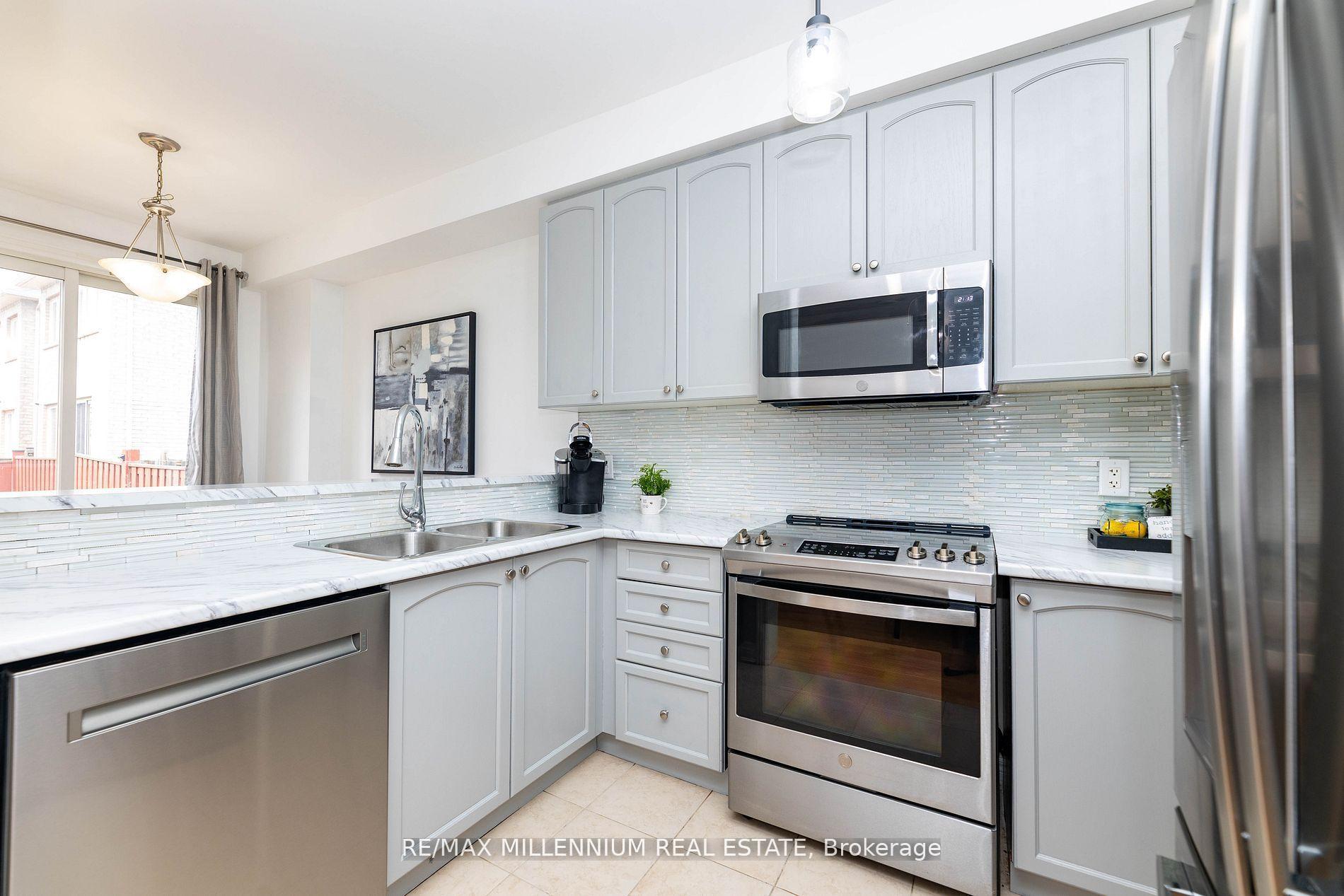 Photo 6 of 9 Pendulum Circle, Brampton, Sandringham-Wellington — HOMEH