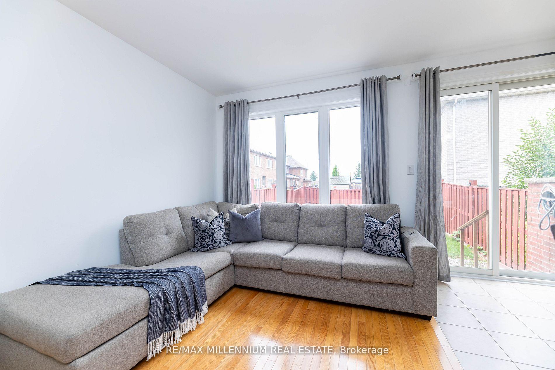 Photo 10 of 9 Pendulum Circle, Brampton, Sandringham-Wellington — HOMEH