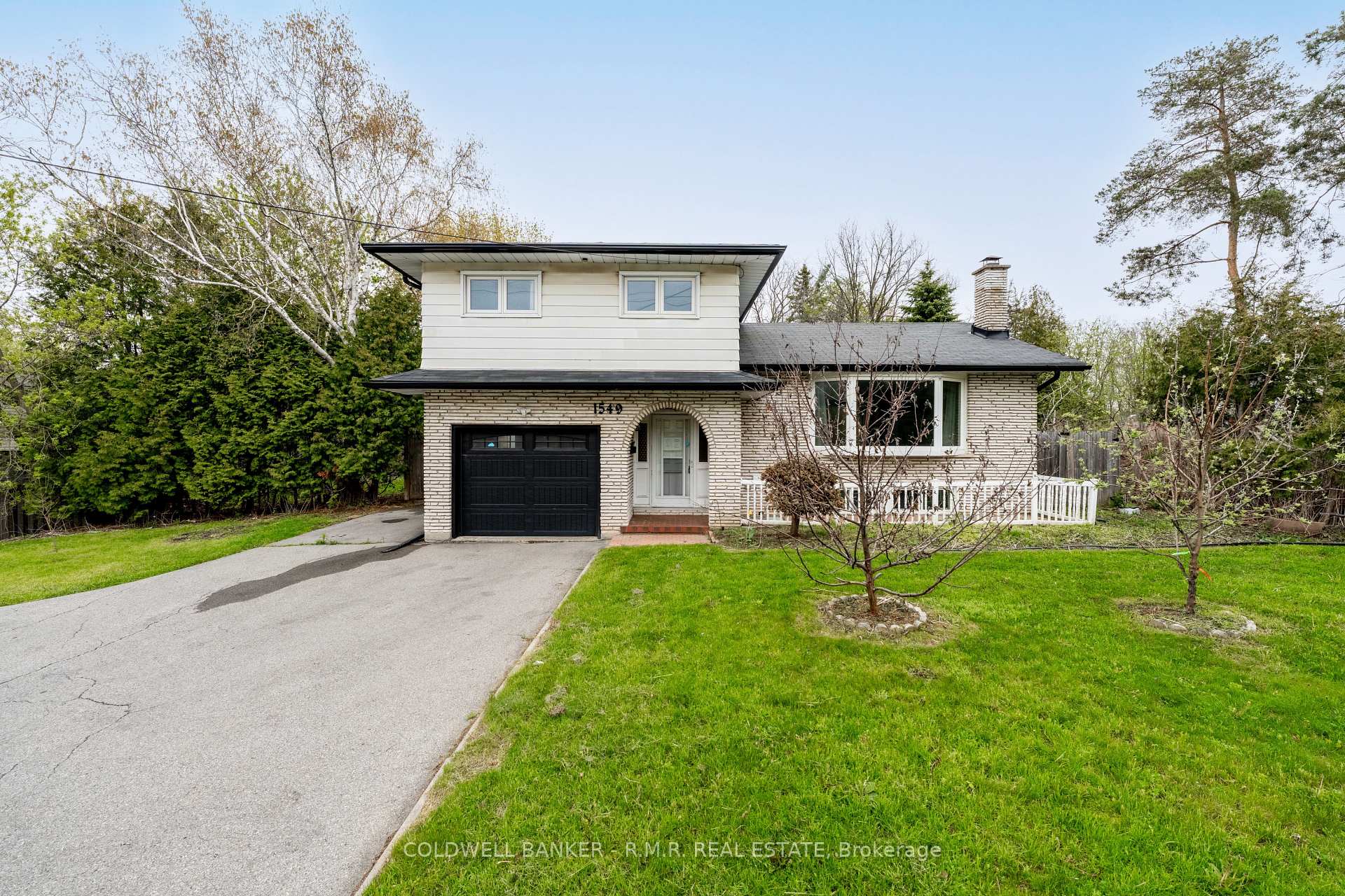 Photo 1 of 1549 Simcoe Street N, Oshawa, Samac — HOMEH