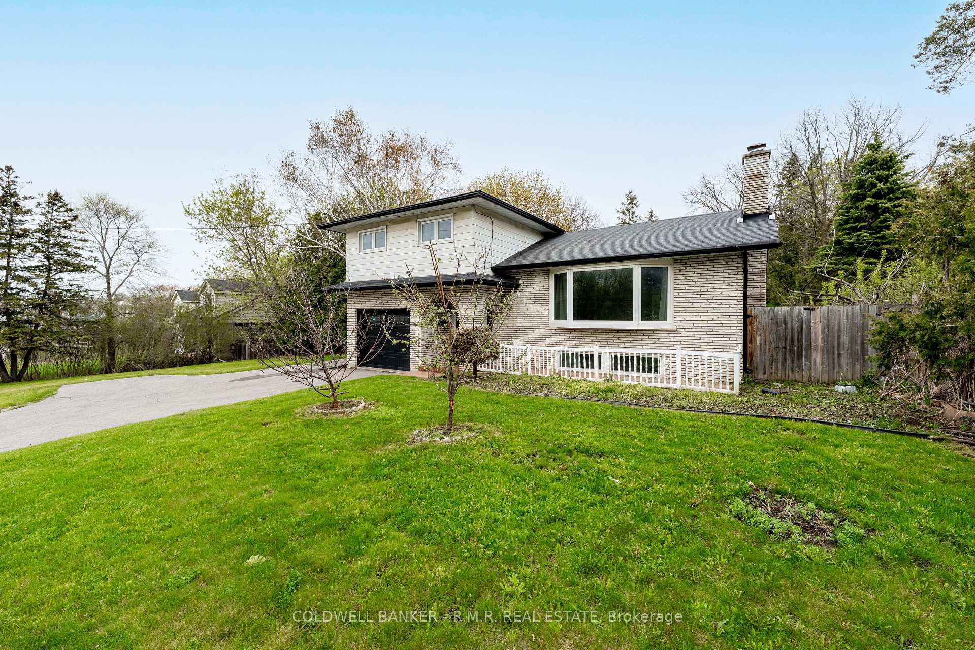 Photo 2 of 1549 Simcoe Street N, Oshawa, Samac — HOMEH