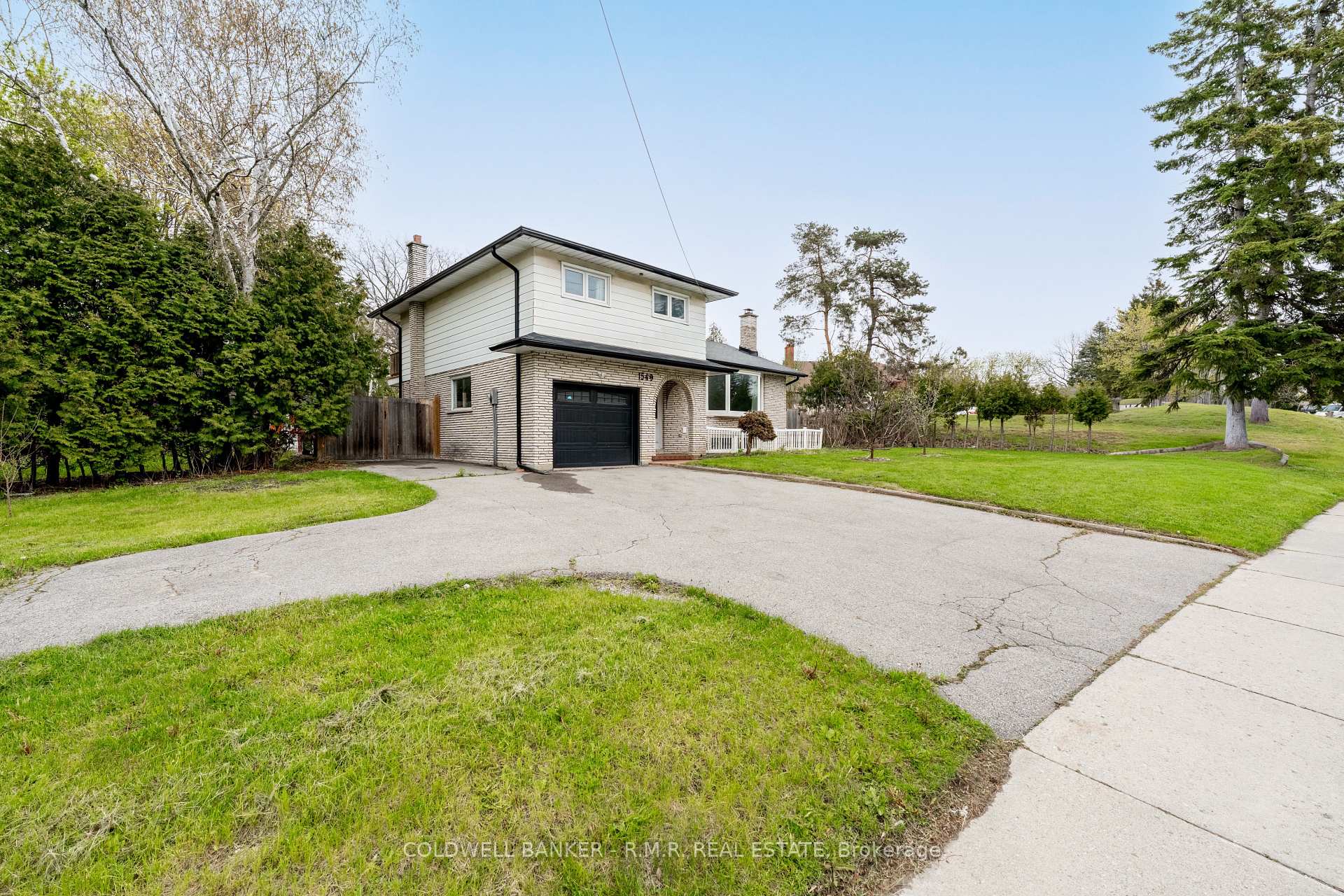 Photo 3 of 1549 Simcoe Street N, Oshawa, Samac — HOMEH