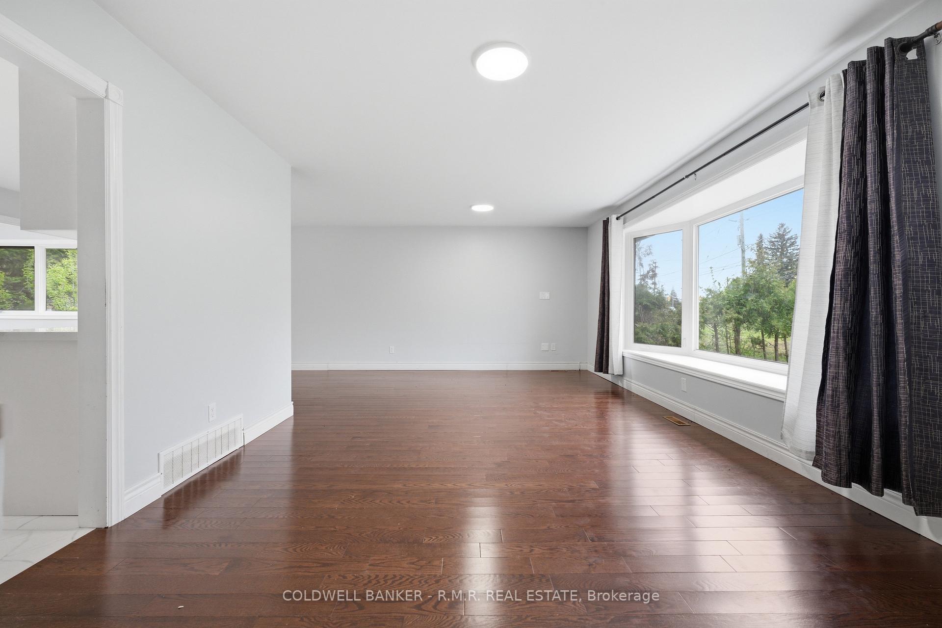 Photo 6 of 1549 Simcoe Street N, Oshawa, Samac — HOMEH