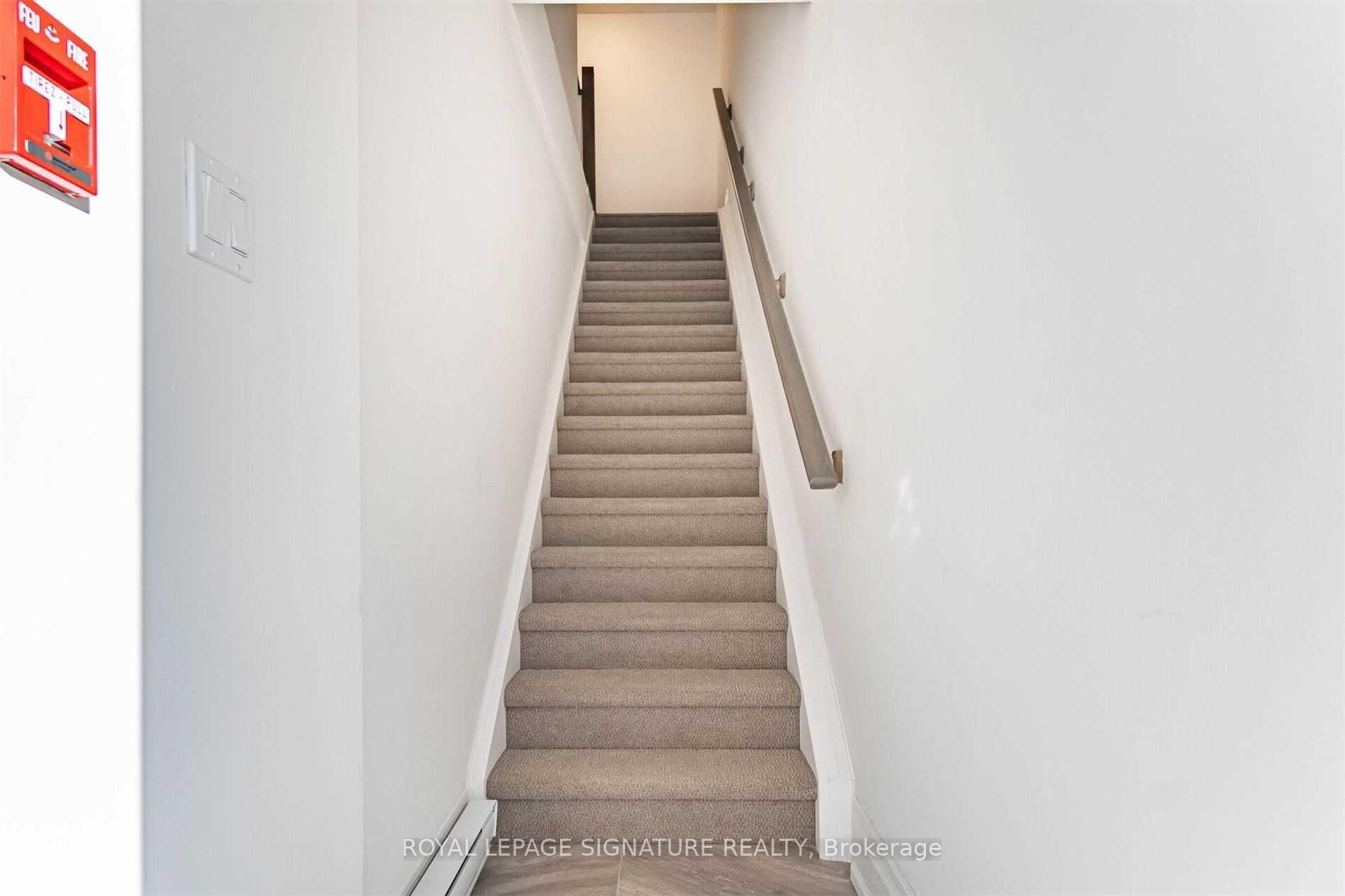 Photo 2 of Unit 202, 760 Lakeshore Road E, Mississauga, Lakeview — HOMEH