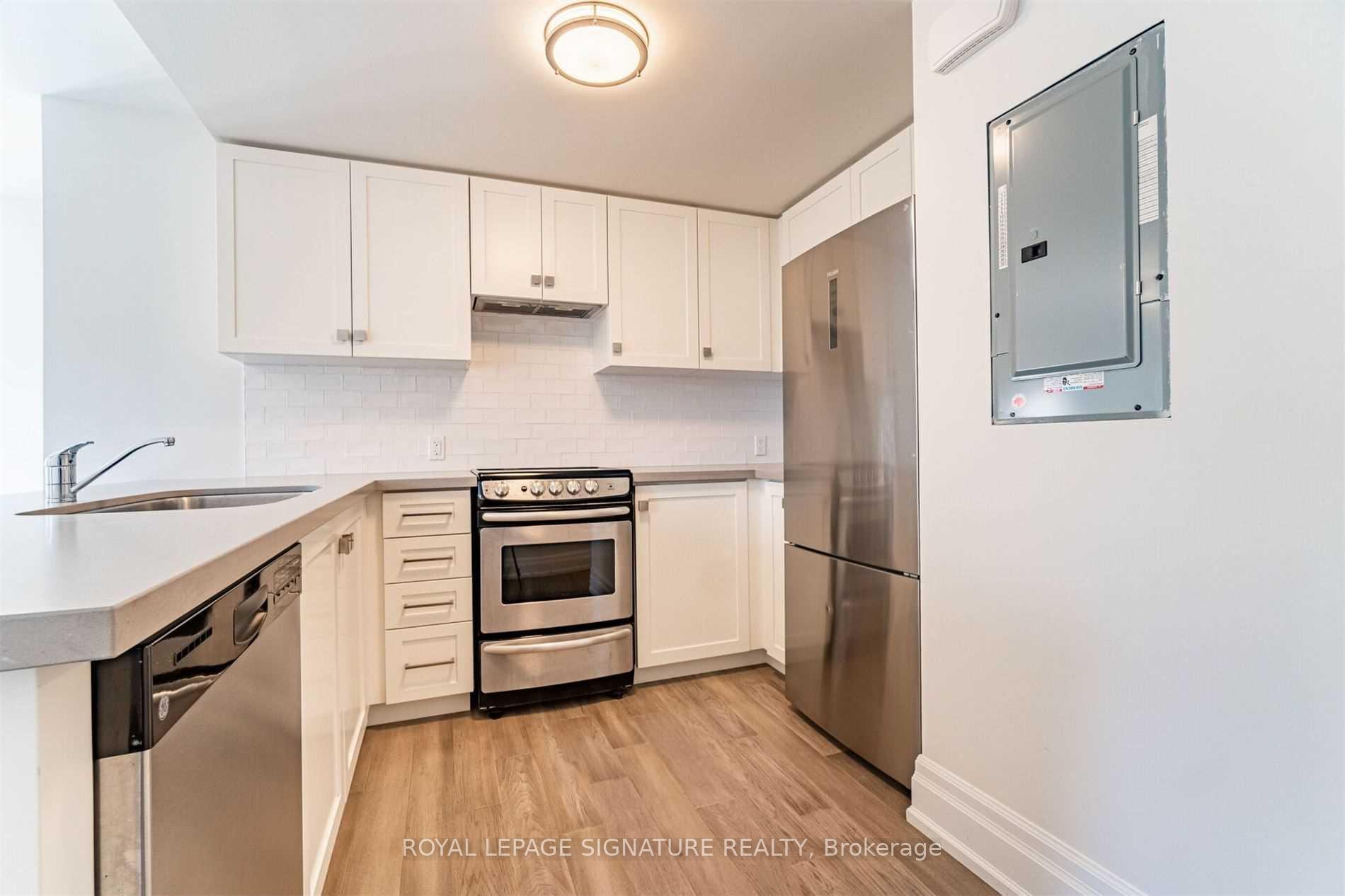 Photo 4 of Unit 202, 760 Lakeshore Road E, Mississauga, Lakeview — HOMEH