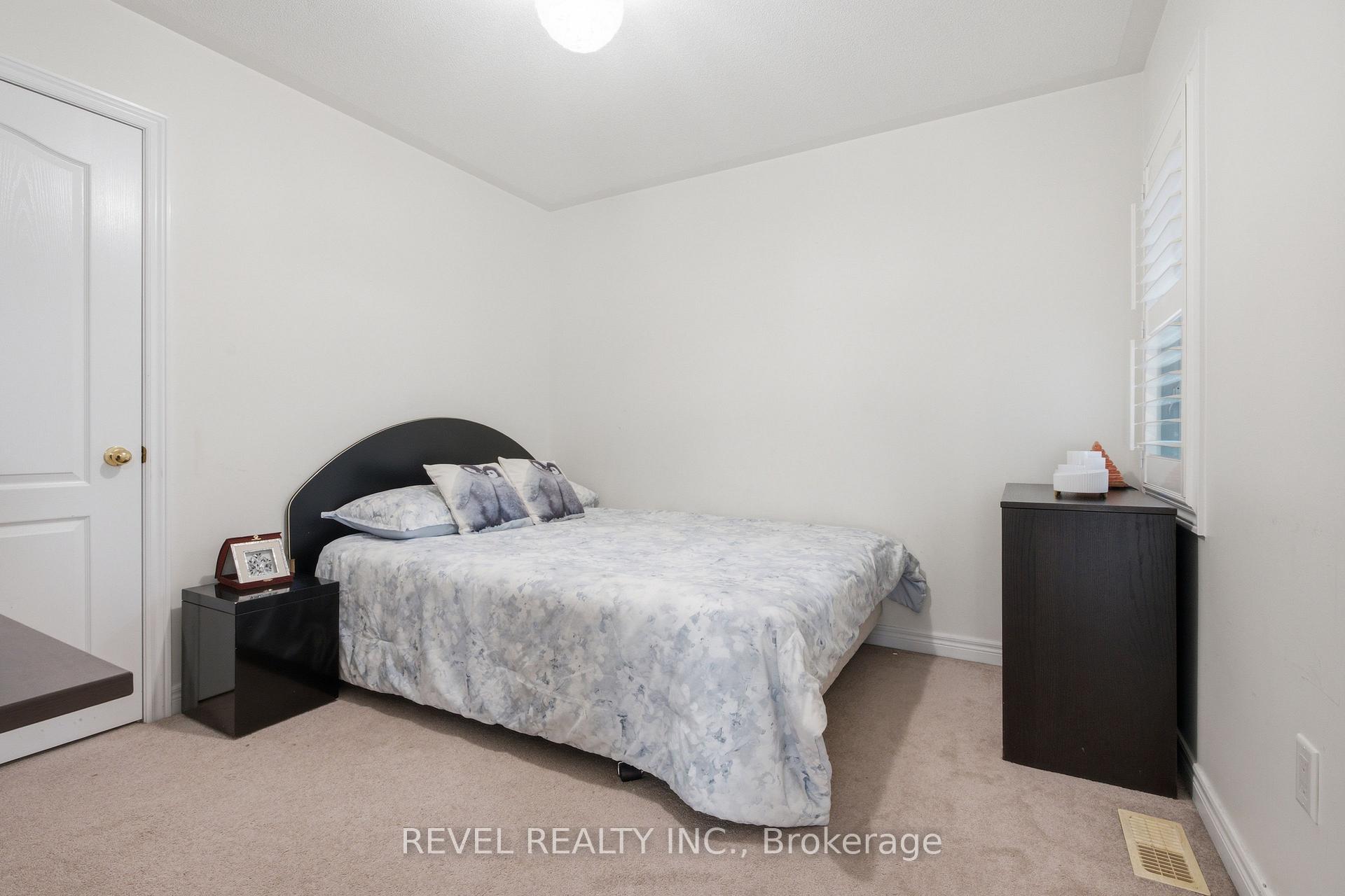 Photo 16 of 256 Giddings Crescent, Milton, Scott — HOMEH