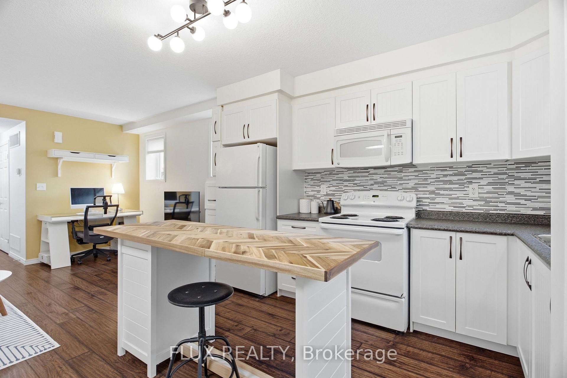 Photo 6 of Unit D11, 1941 Ottawa Street S, Kitchener, Larentian West — HOMEH