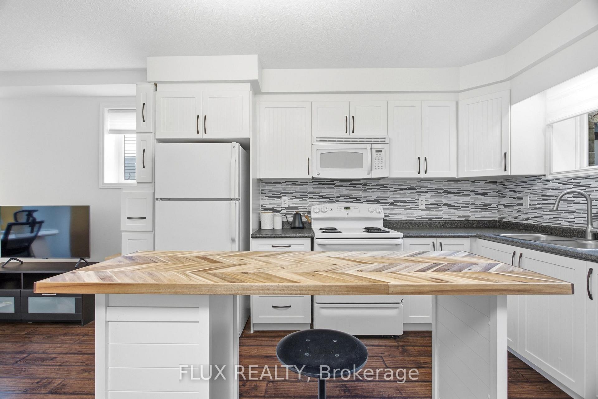 Photo 7 of Unit D11, 1941 Ottawa Street S, Kitchener, Larentian West — HOMEH