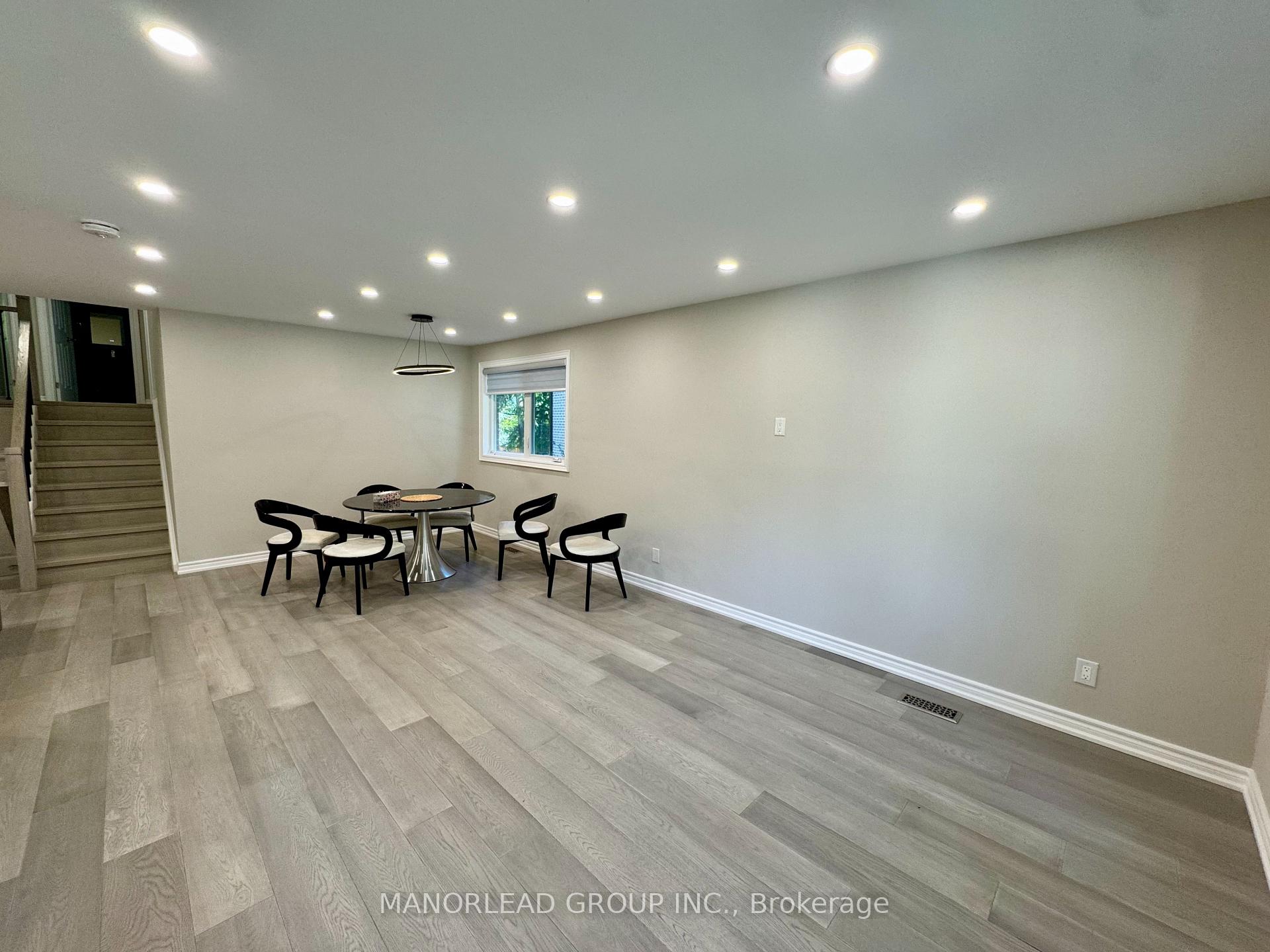 Photo 2 of Unit Upper, 19 Waring Court, North York, Willowdale East — HOMEH