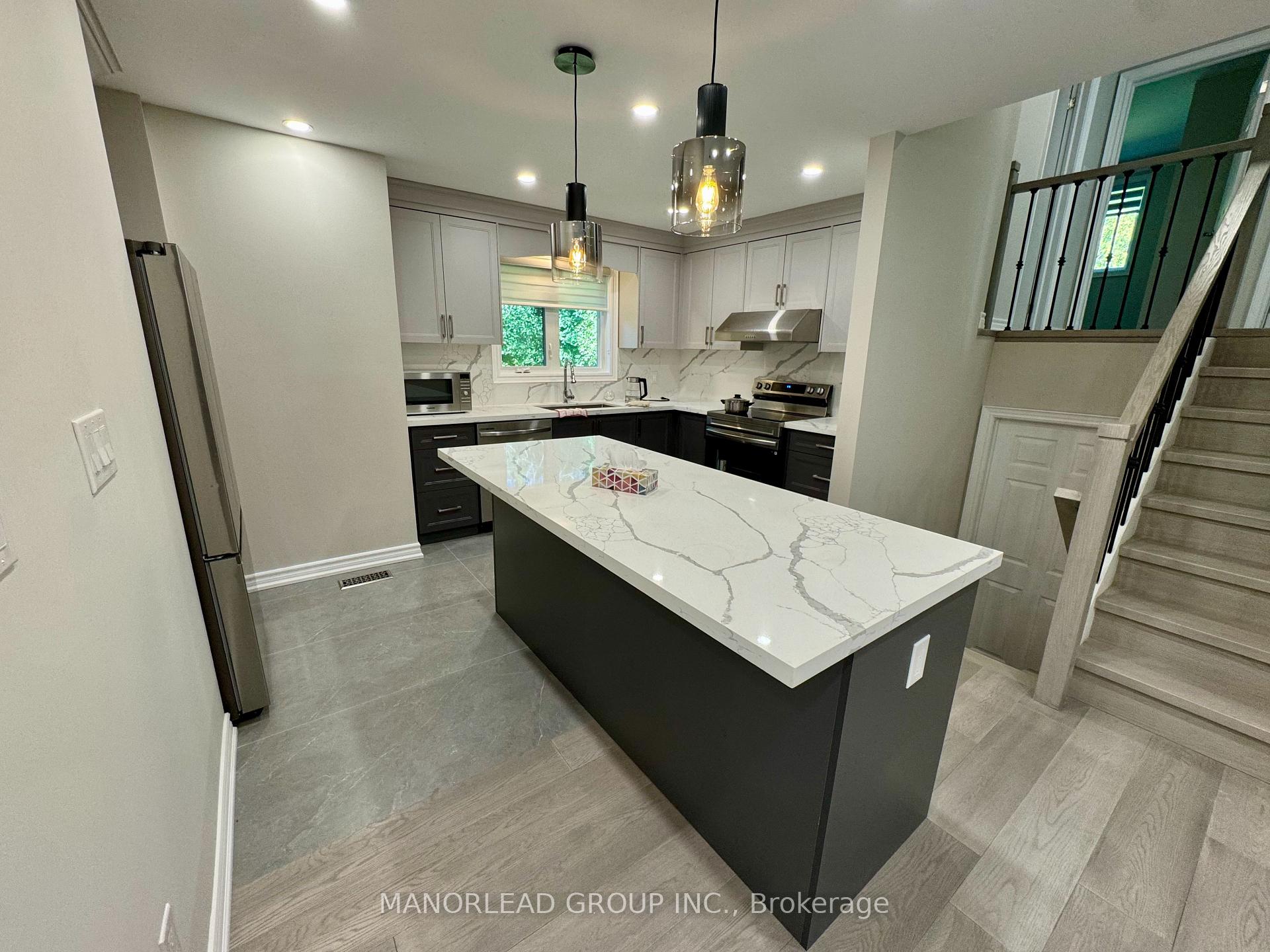 Photo 3 of Unit Upper, 19 Waring Court, North York, Willowdale East — HOMEH