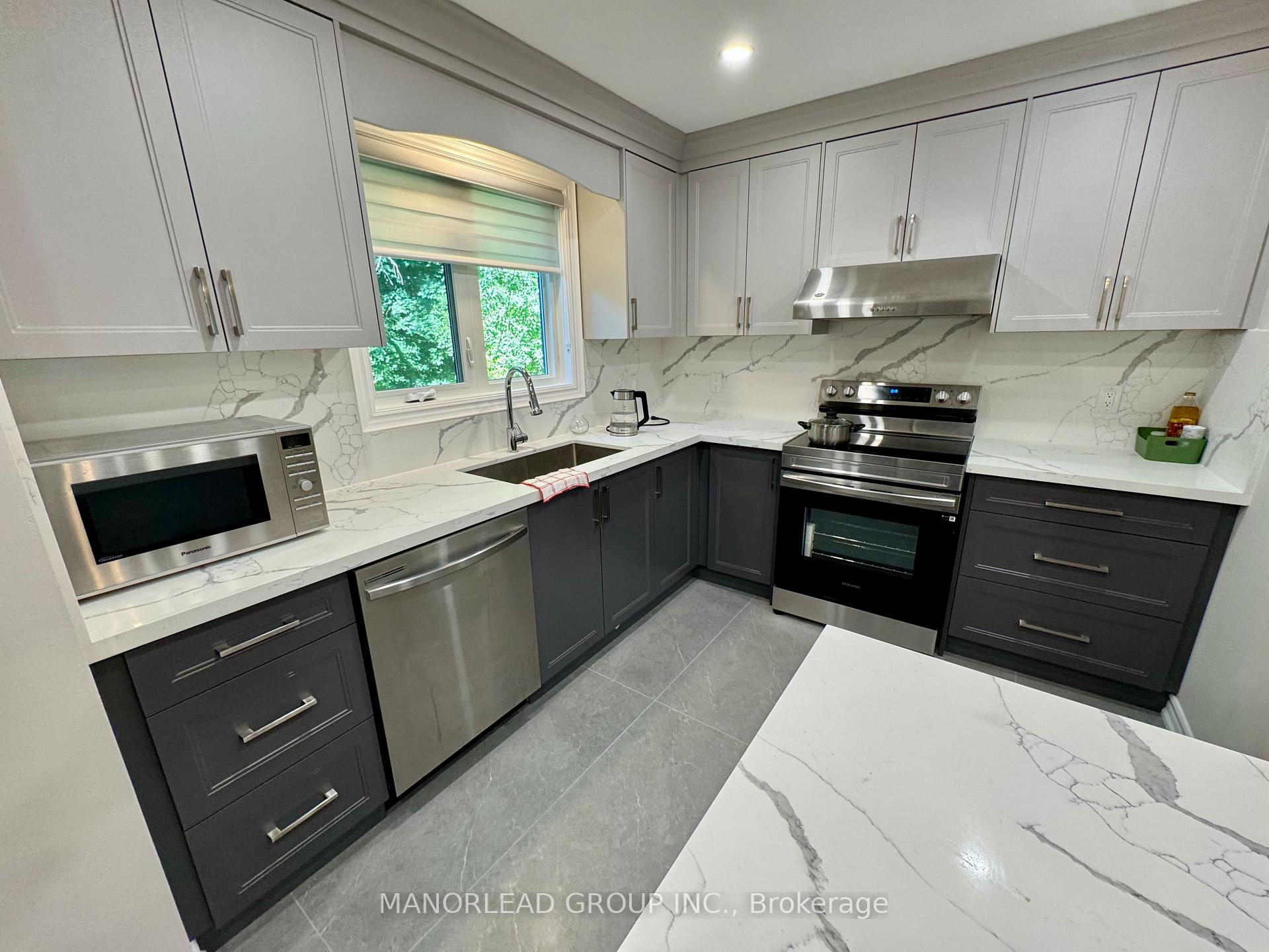 Photo 4 of Unit Upper, 19 Waring Court, North York, Willowdale East — HOMEH