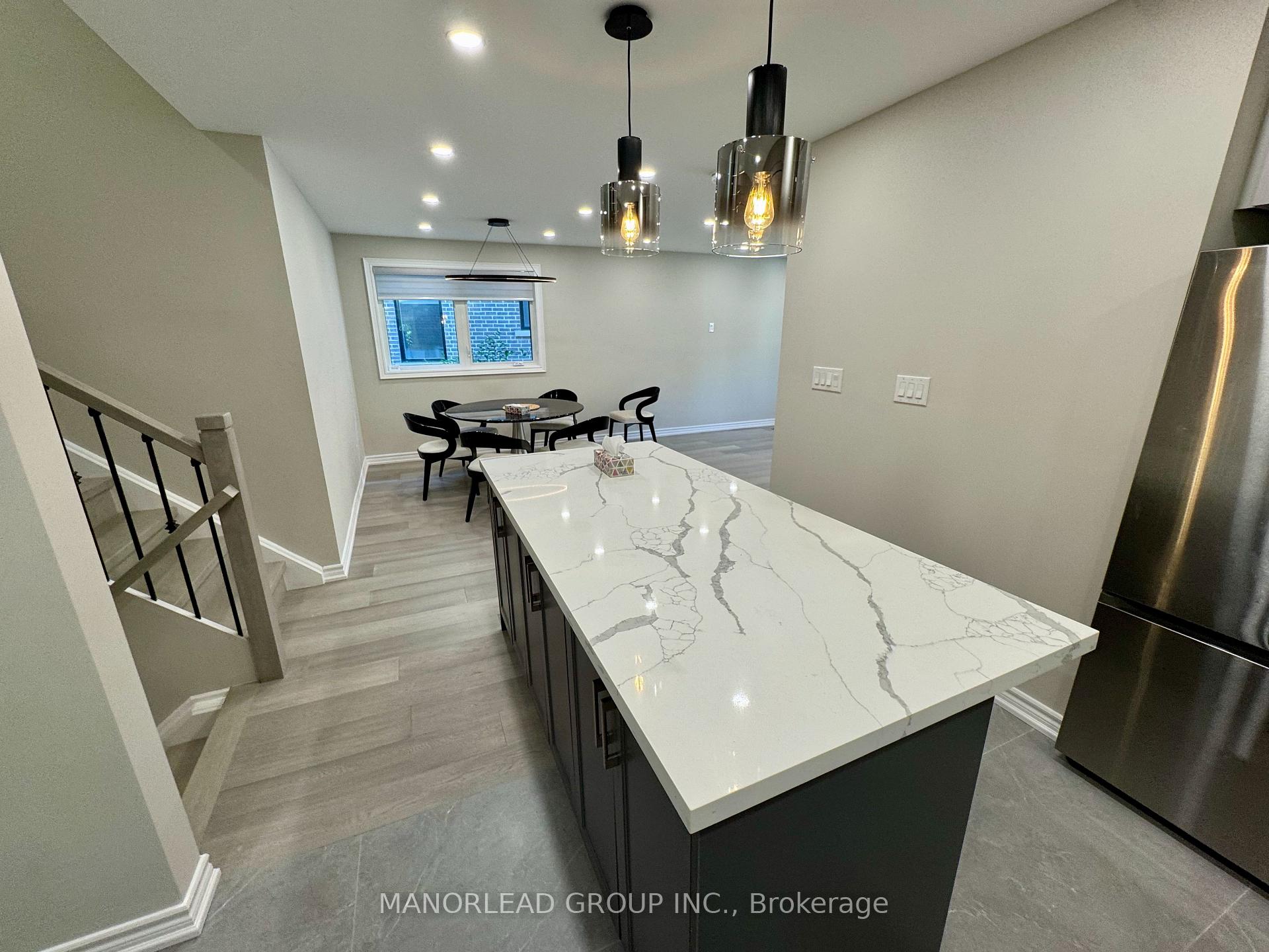 Photo 5 of Unit Upper, 19 Waring Court, North York, Willowdale East — HOMEH