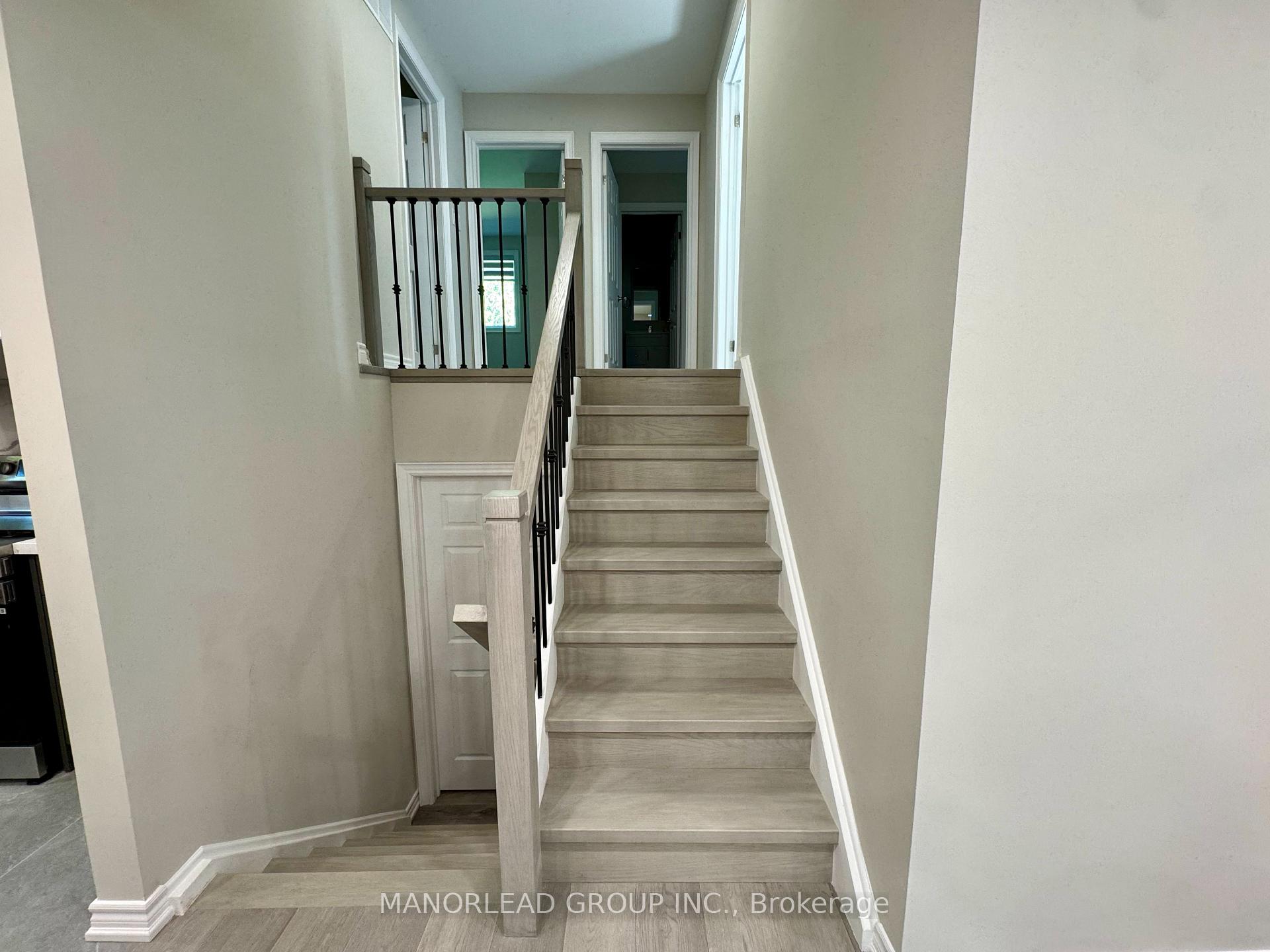 Photo 6 of Unit Upper, 19 Waring Court, North York, Willowdale East — HOMEH