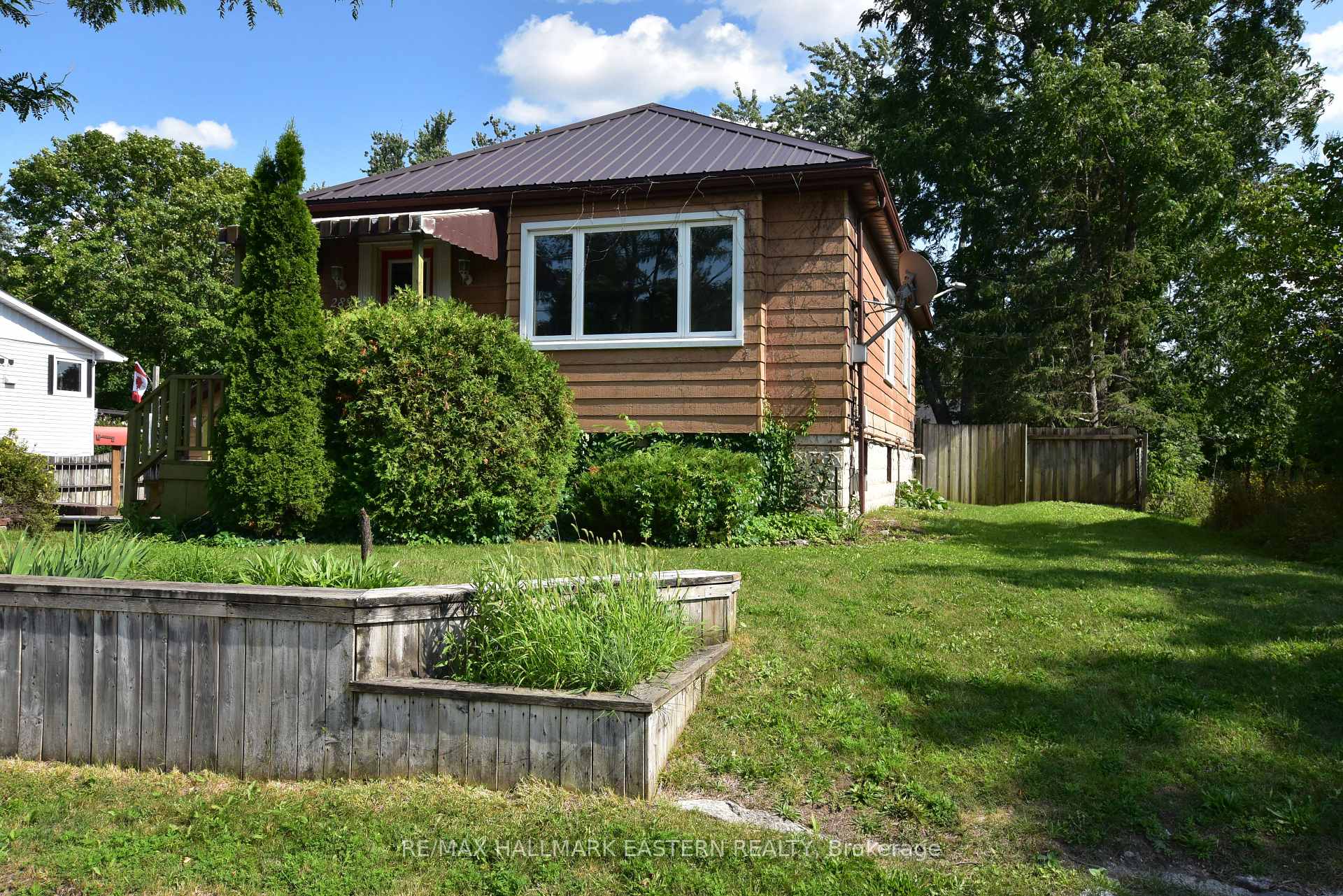 Photo 6 of 289 Bennet Street, Peterborough, Northcrest Ward 5 — HOMEH