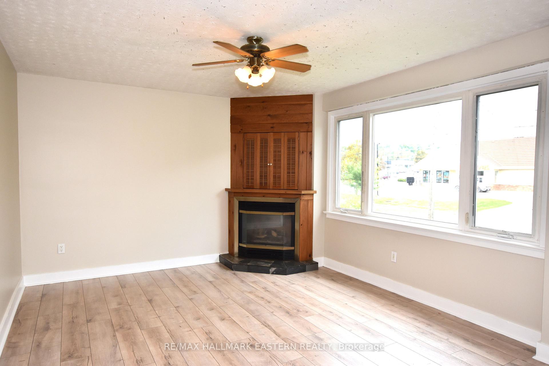 Photo 13 of 289 Bennet Street, Peterborough, Northcrest Ward 5 — HOMEH