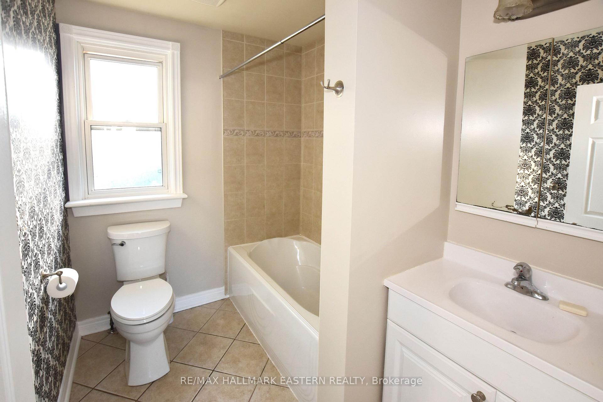 Photo 18 of 289 Bennet Street, Peterborough, Northcrest Ward 5 — HOMEH