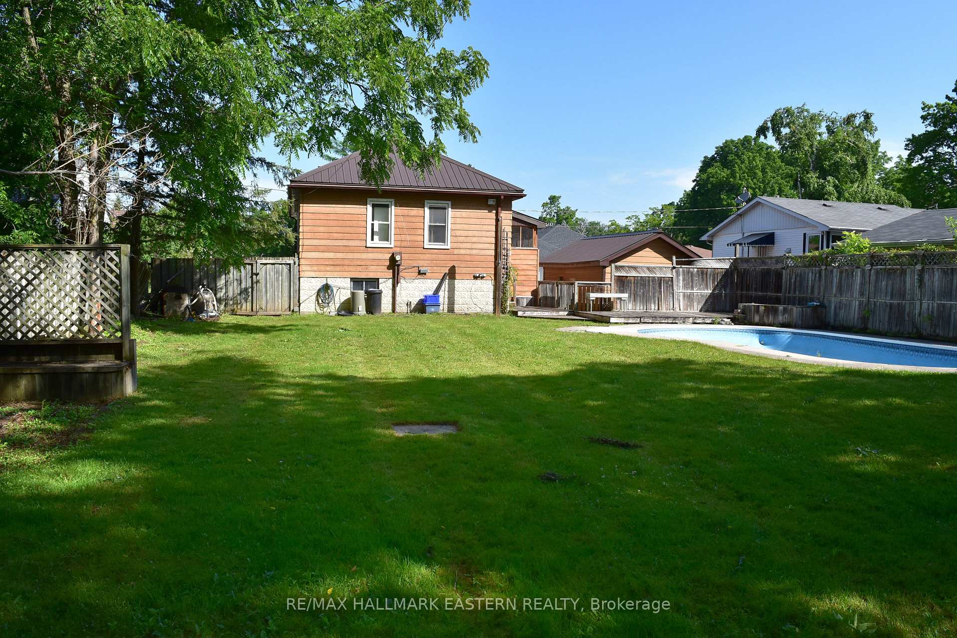 Photo 37 of 289 Bennet Street, Peterborough, Northcrest Ward 5 — HOMEH