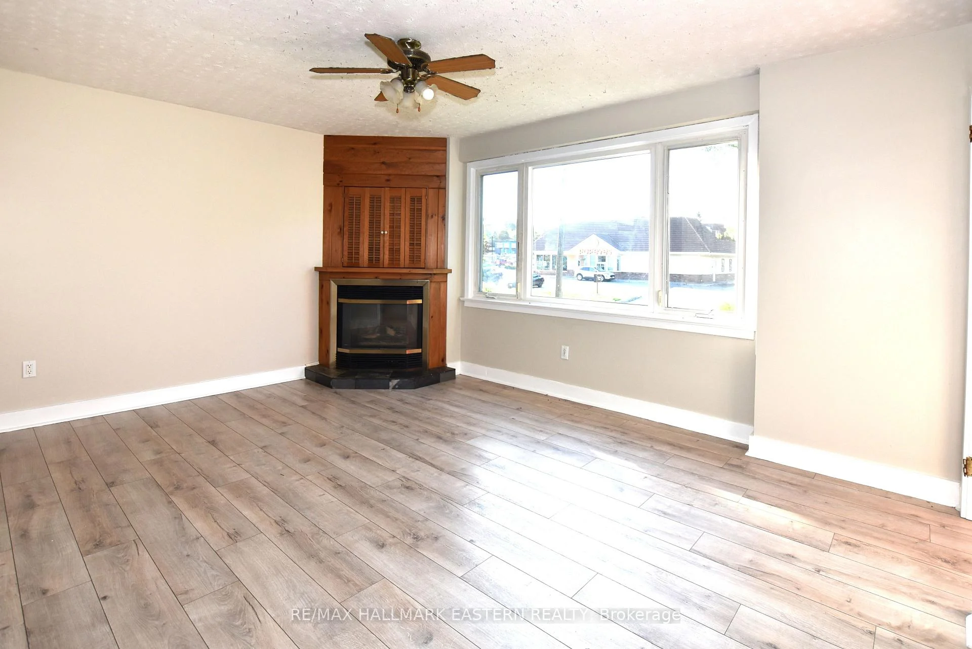 Photo 11 of 289 Bennet Street, Peterborough, Northcrest Ward 5 — HOMEH