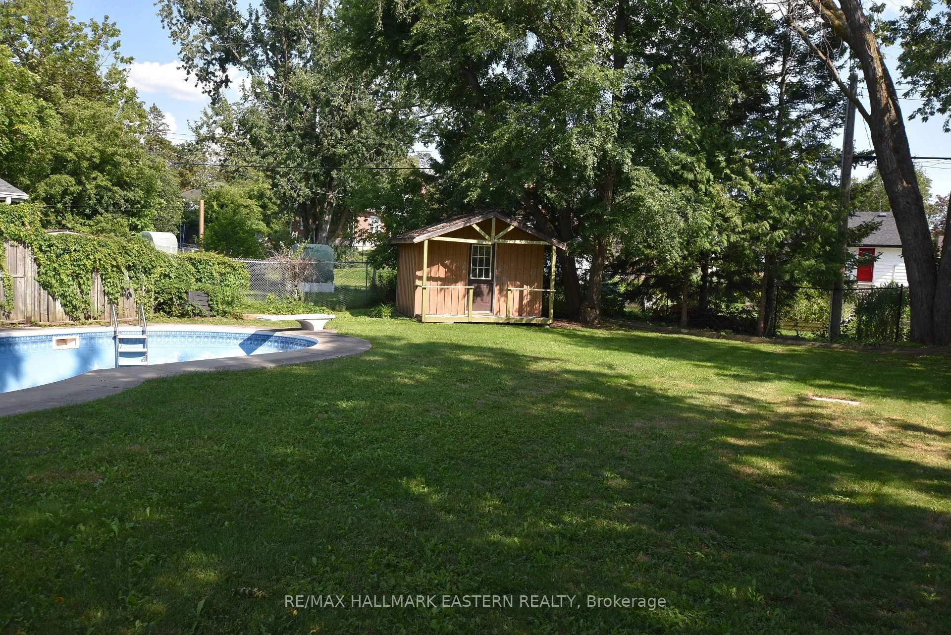 Photo 39 of 289 Bennet Street, Peterborough, Northcrest Ward 5 — HOMEH