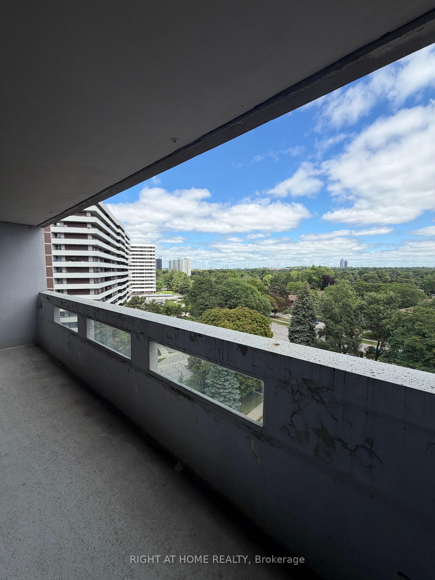 Photo 20 of Unit 802, 60 Inverlochy Boulevard, Markham, Royal Orchard — HOMEH