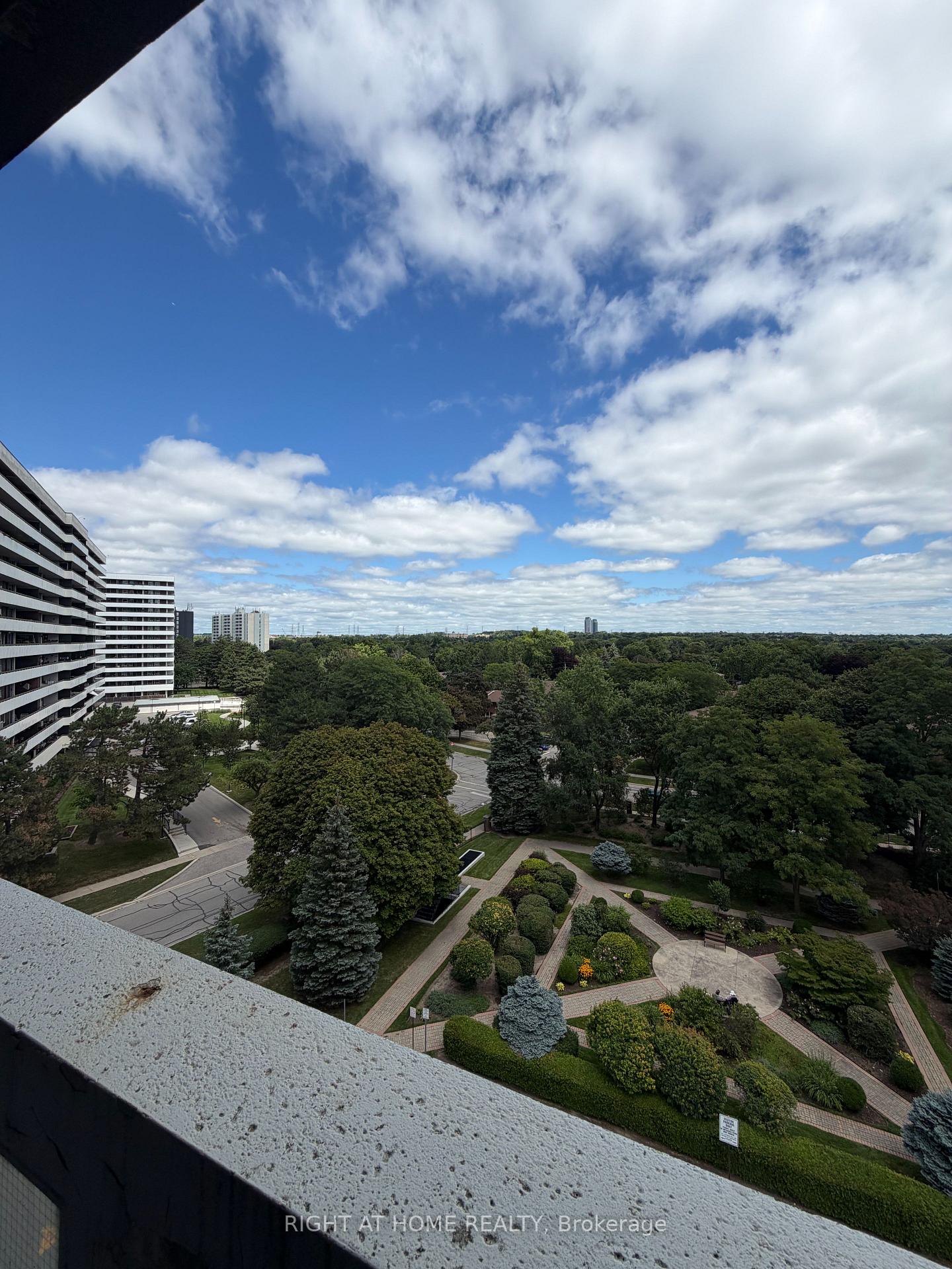 Photo 21 of Unit 802, 60 Inverlochy Boulevard, Markham, Royal Orchard — HOMEH