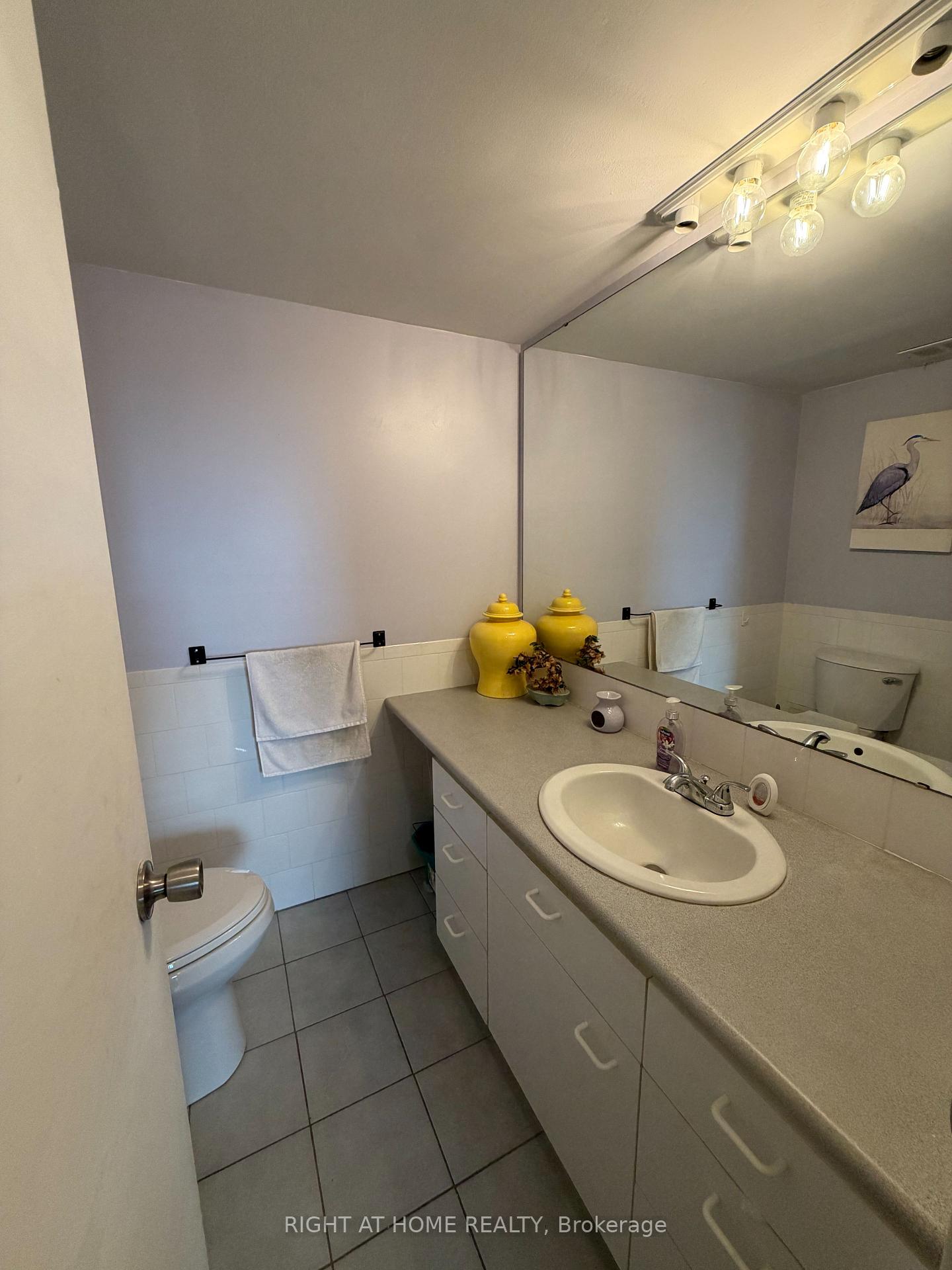 Photo 15 of Unit 802, 60 Inverlochy Boulevard, Markham, Royal Orchard — HOMEH