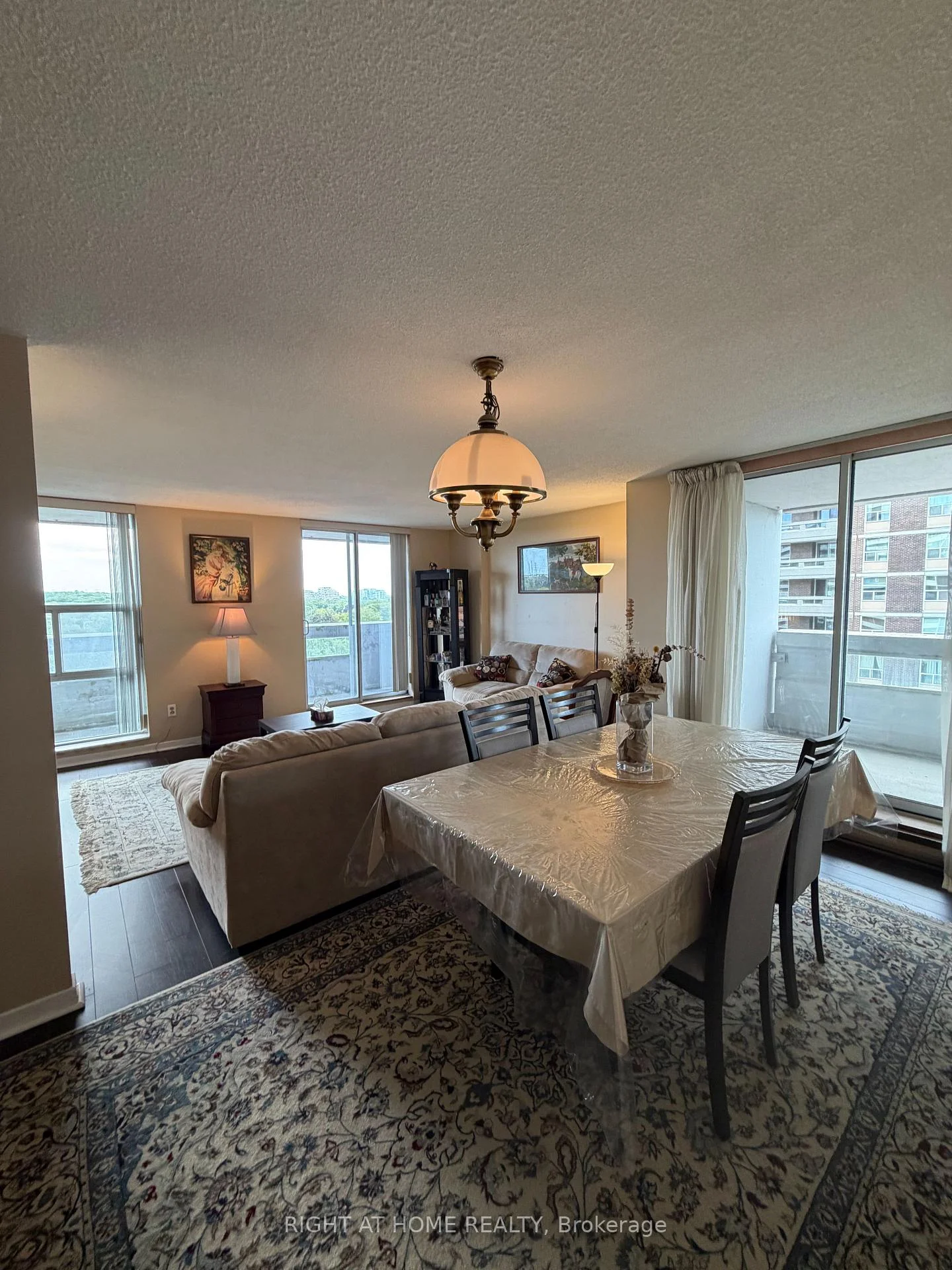 Photo 8 of Unit 802, 60 Inverlochy Boulevard, Markham, Royal Orchard — HOMEH