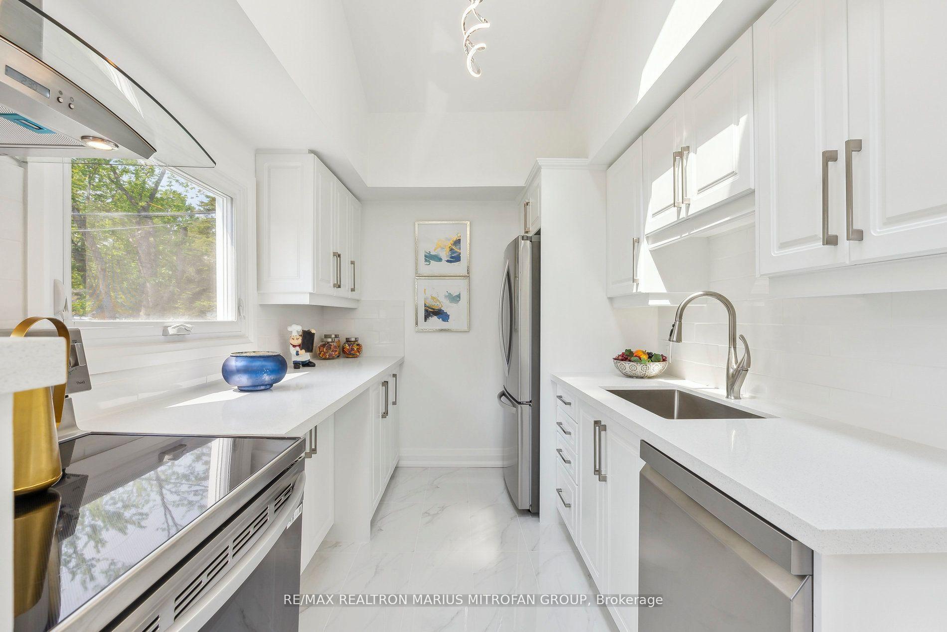 Photo 14 of 1118 Stoney Point Road, Innisfil, Rural Innisfil — HOMEH