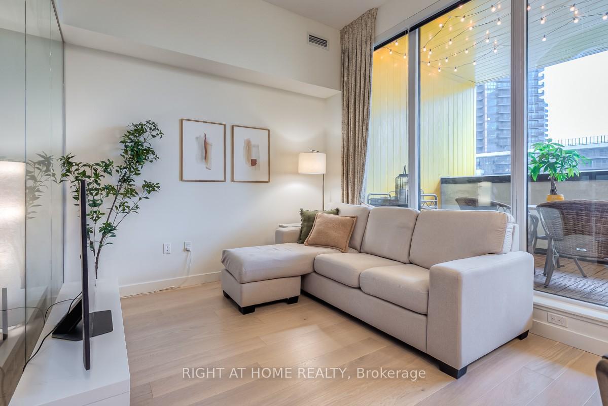 Photo 3 of Unit 511, 95 McMahon Drive, North York, Bayview Village — HOMEH