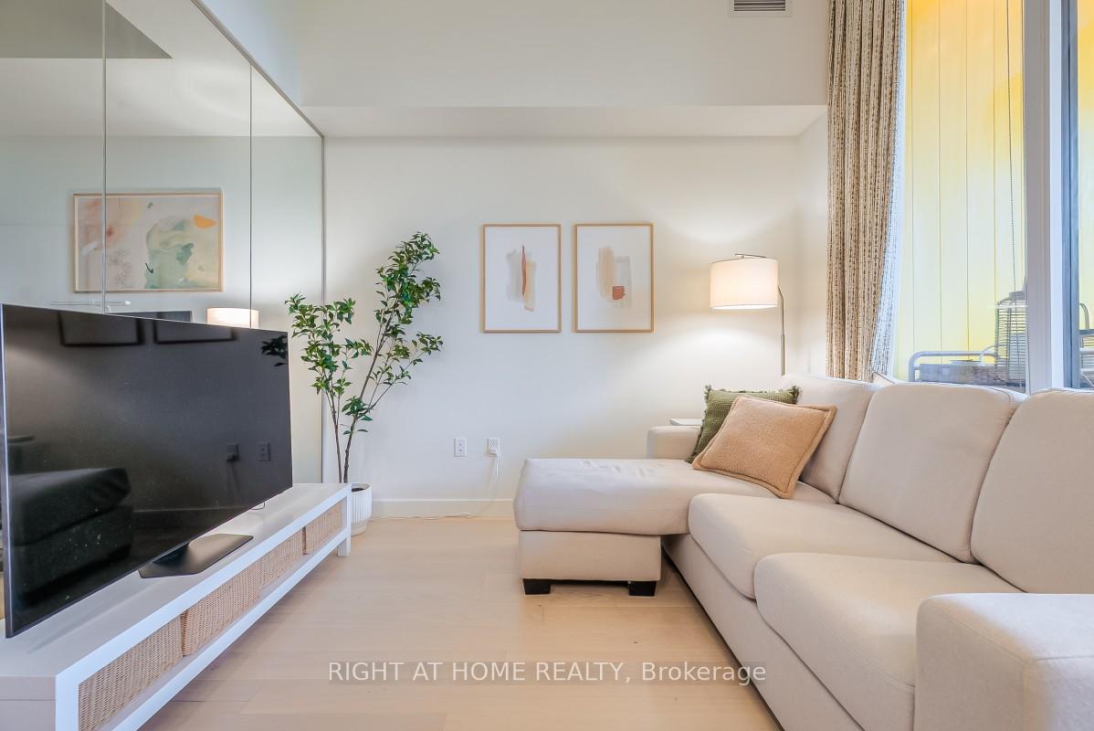 Photo 4 of Unit 511, 95 McMahon Drive, North York, Bayview Village — HOMEH