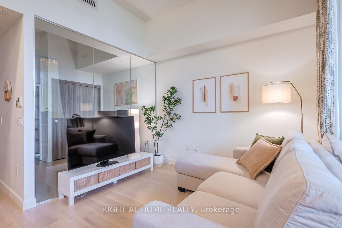 Photo 5 of Unit 511, 95 McMahon Drive, North York, Bayview Village — HOMEH