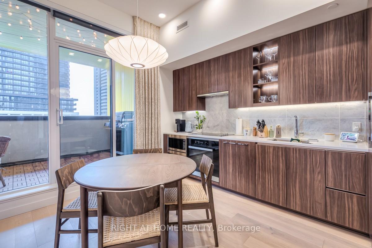 Photo 8 of Unit 511, 95 McMahon Drive, North York, Bayview Village — HOMEH