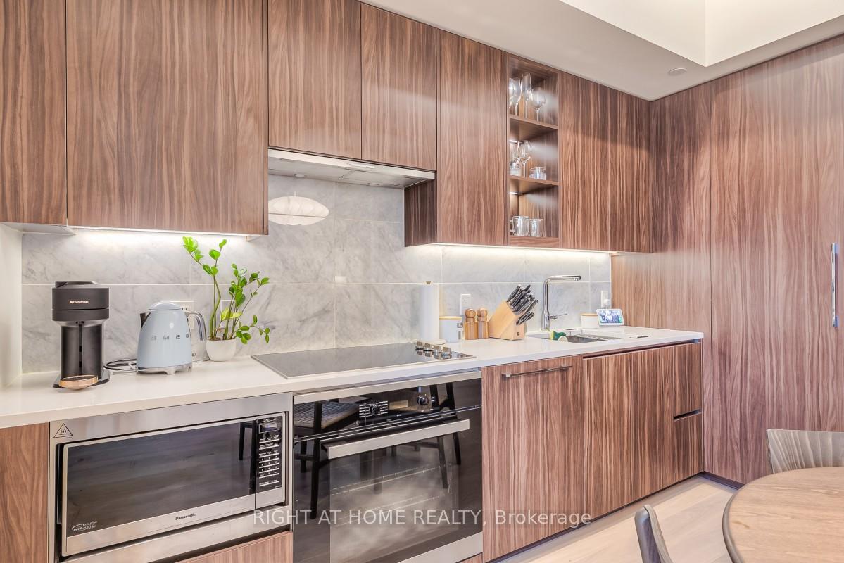 Photo 10 of Unit 511, 95 McMahon Drive, North York, Bayview Village — HOMEH