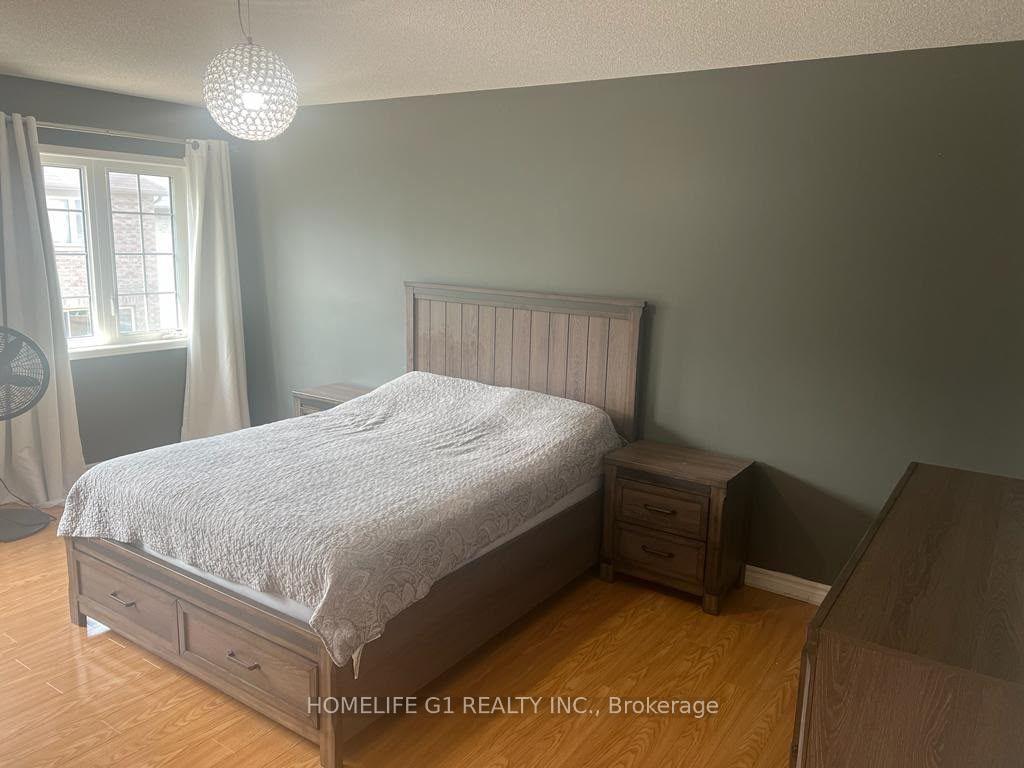 Photo 13 of 25 Hornett Way, Ajax, Central East — HOMEH