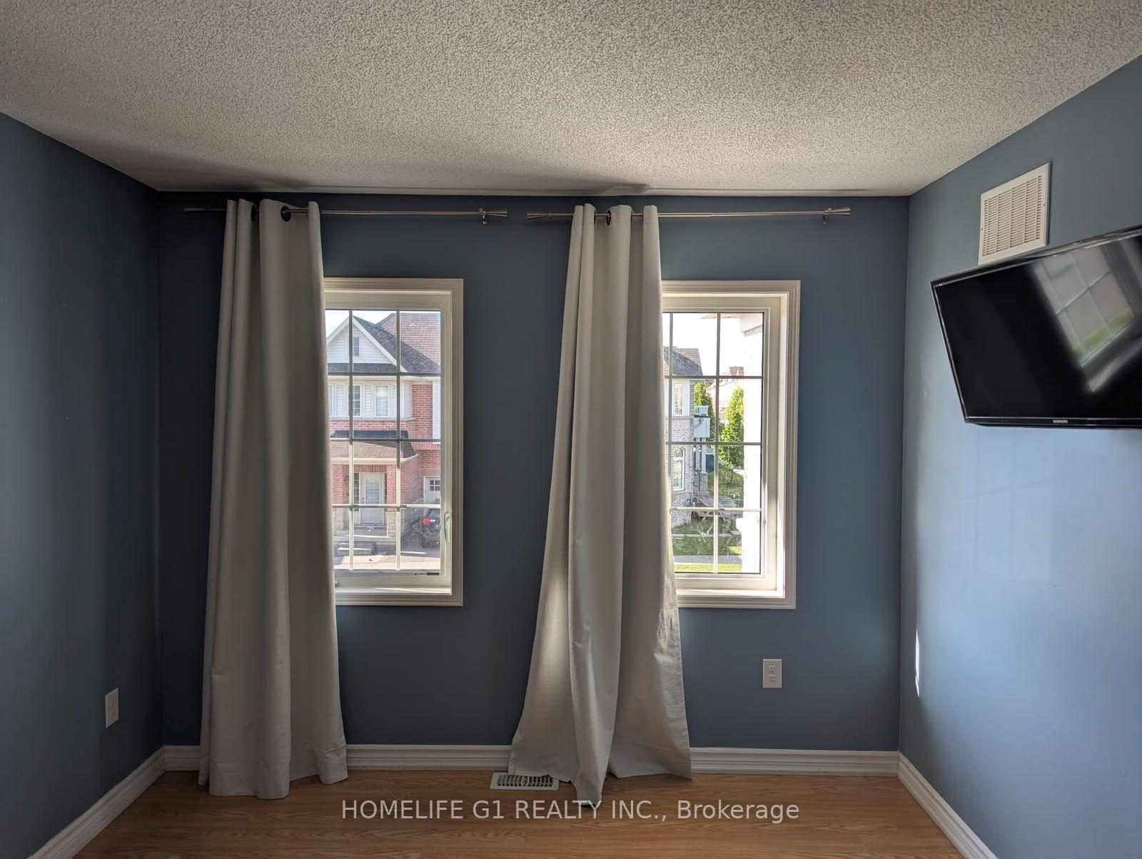 Photo 11 of 25 Hornett Way, Ajax, Central East — HOMEH