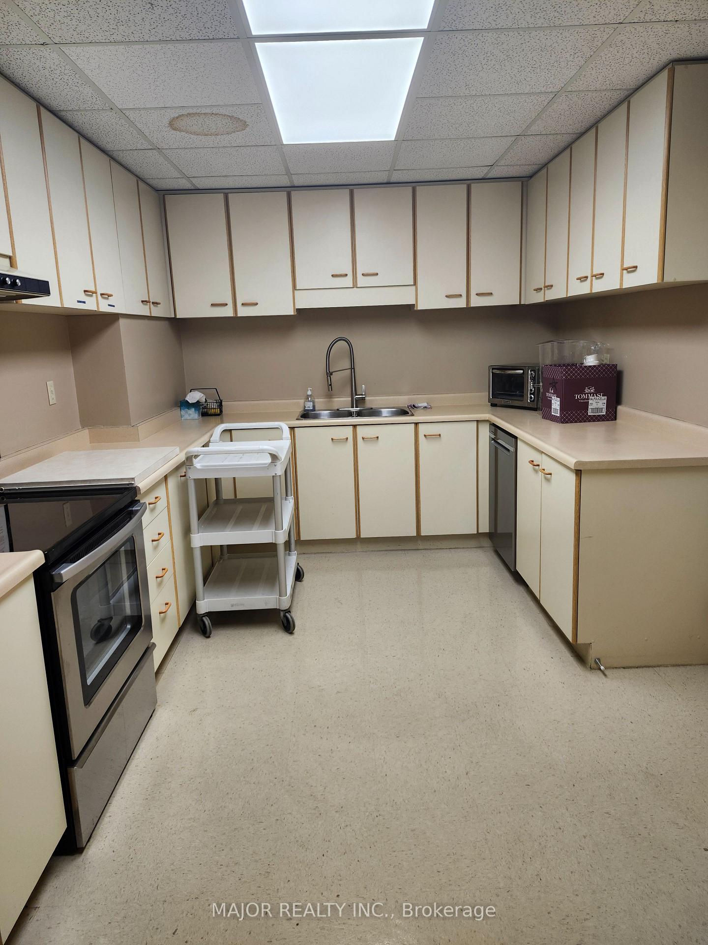 Photo 9 of Unit 1403, 900 Wilson Road N, Oshawa, Centennial — HOMEH