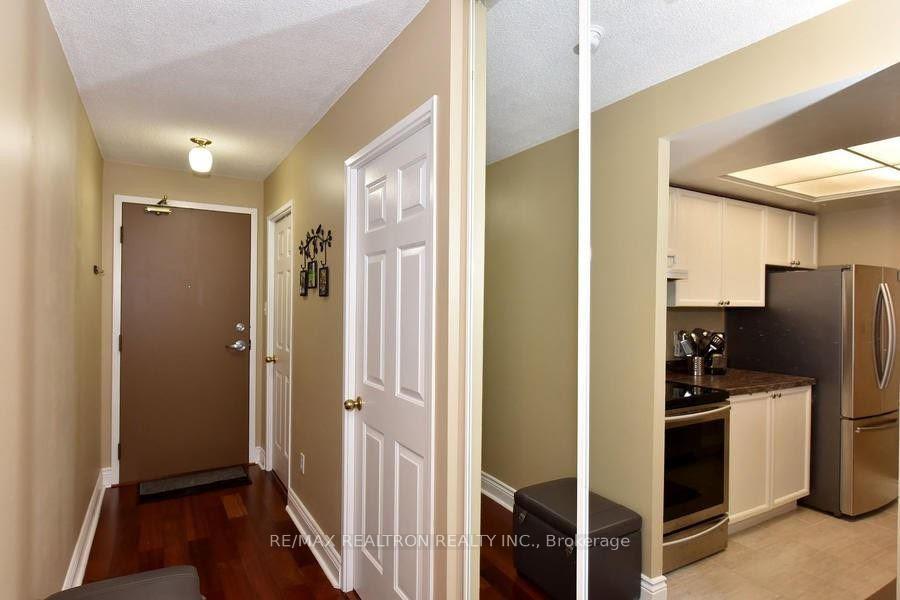Photo 6 of Unit 814, 101 Subway Crescent, Etobicoke, Islington-City Centre West — HOMEH