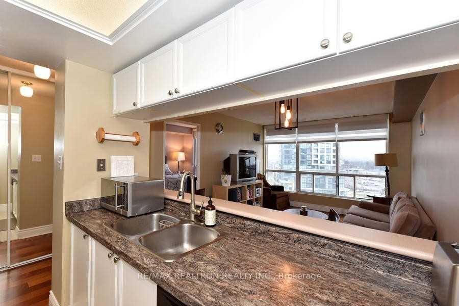 Photo 8 of Unit 814, 101 Subway Crescent, Etobicoke, Islington-City Centre West — HOMEH