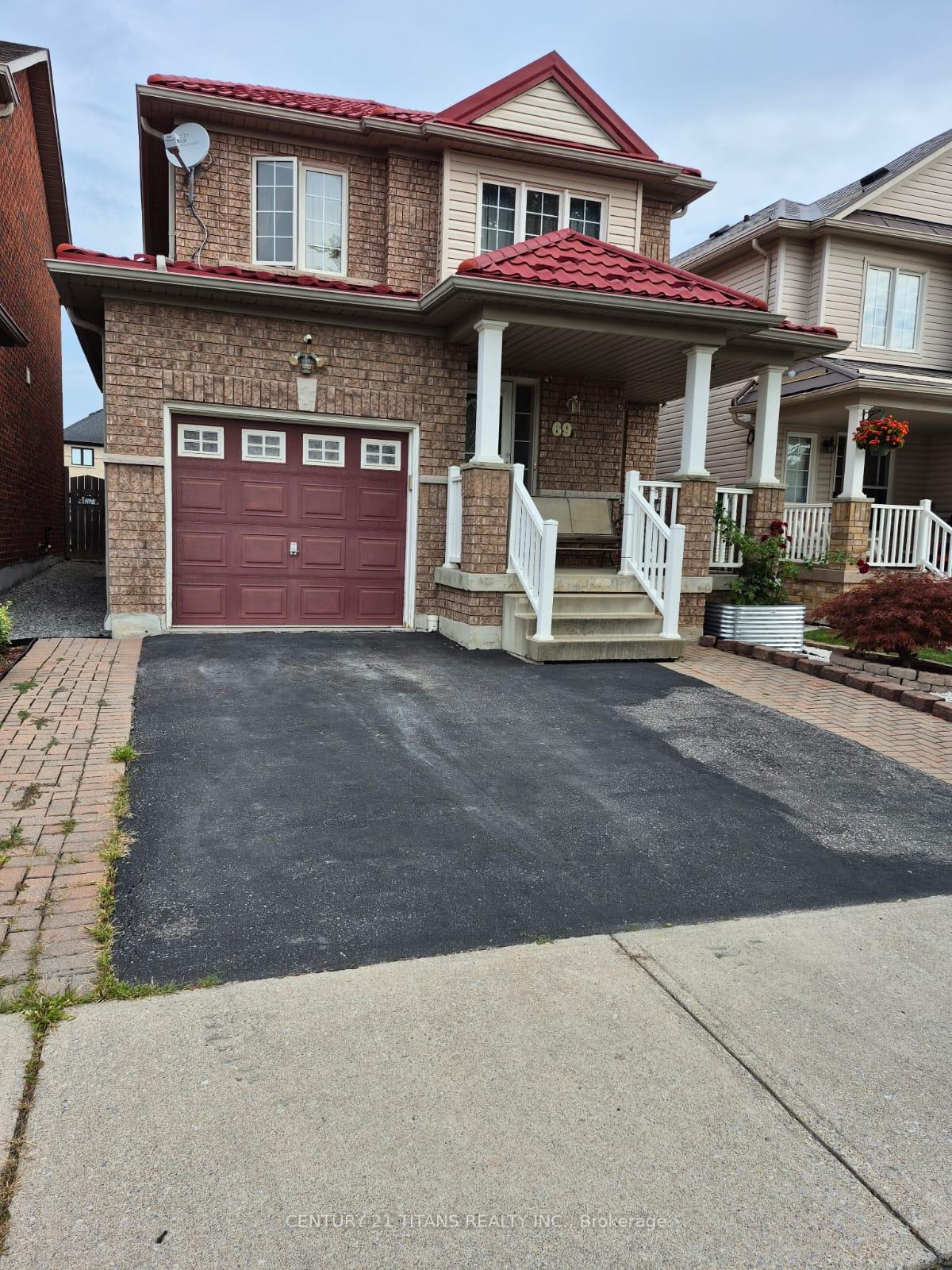 Photo 2 of 69 Rampart Crescent, Whitby, Williamsburg — HOMEH